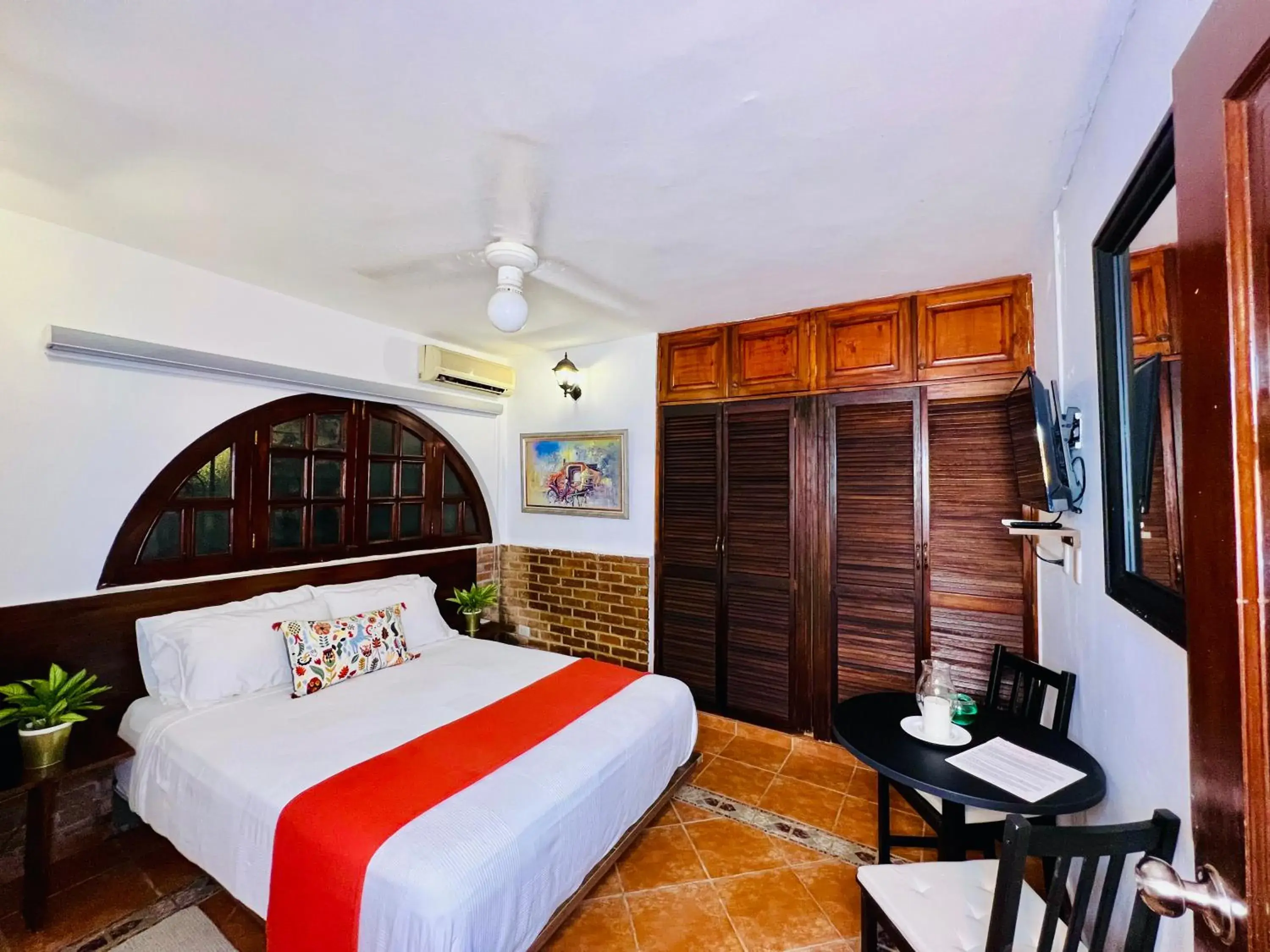 Bed in Suite Colonial by Cristi