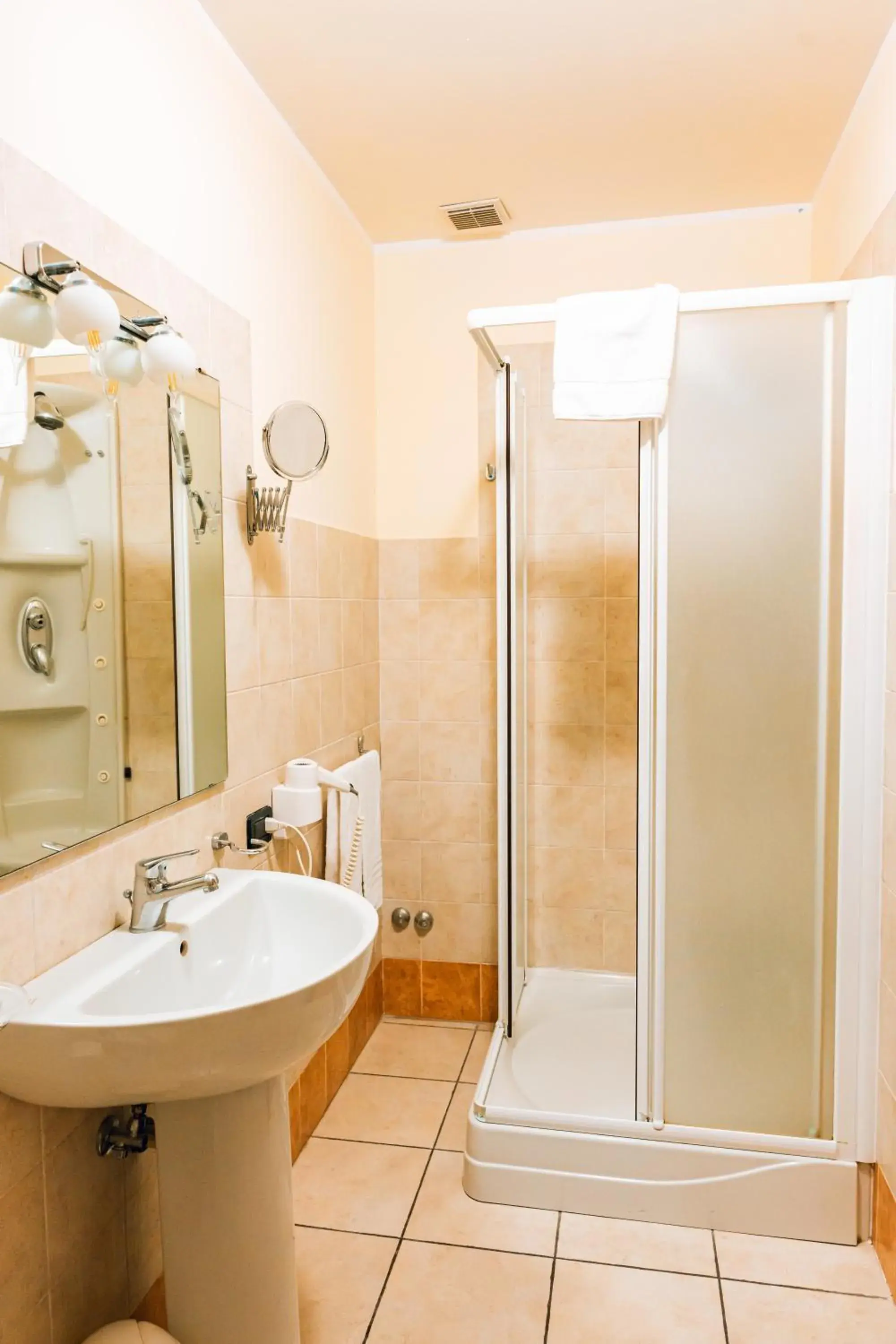 Bathroom in Hotel Torre della Vittoria 1928