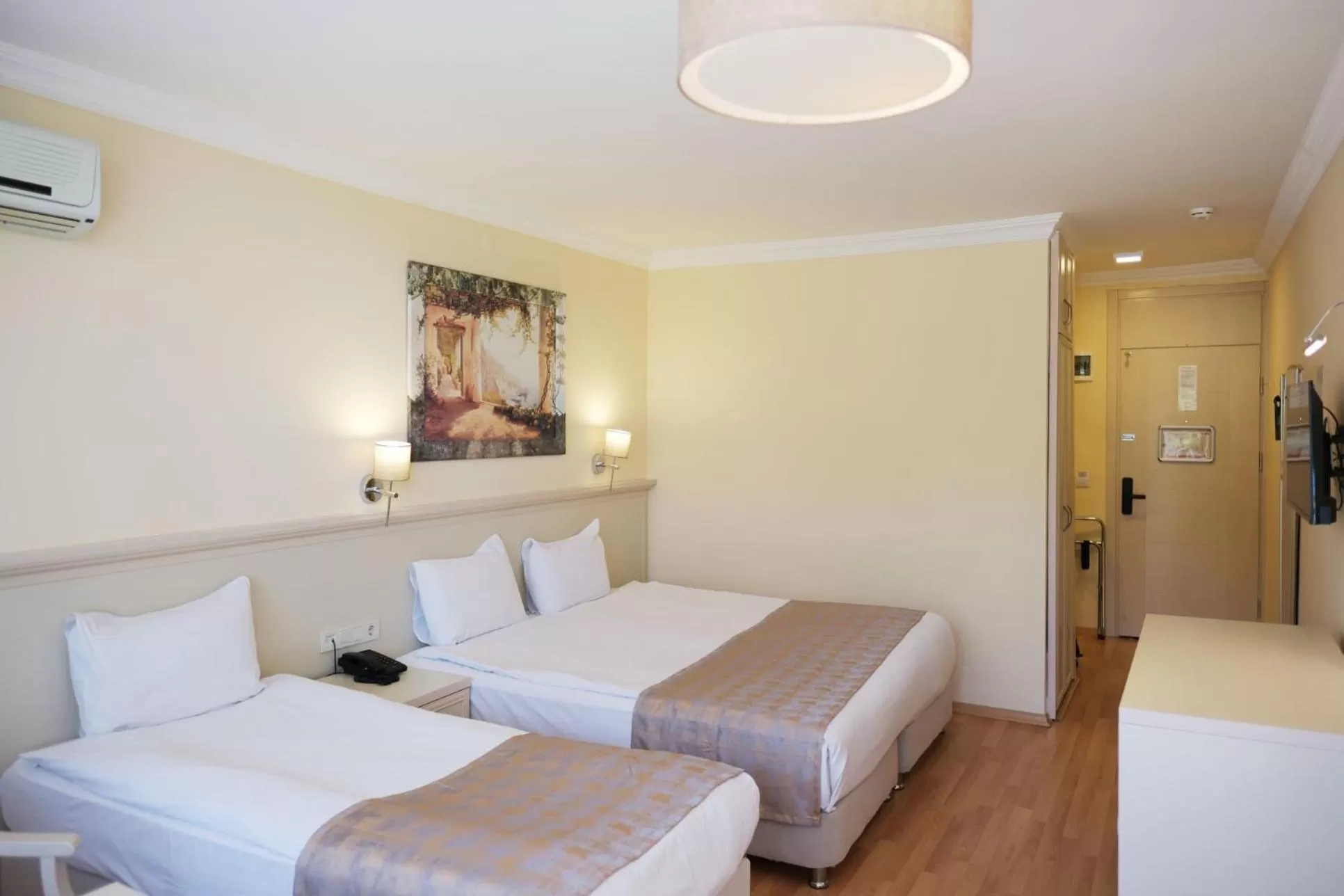 Photo of the whole room in Troia Tusan Hotel