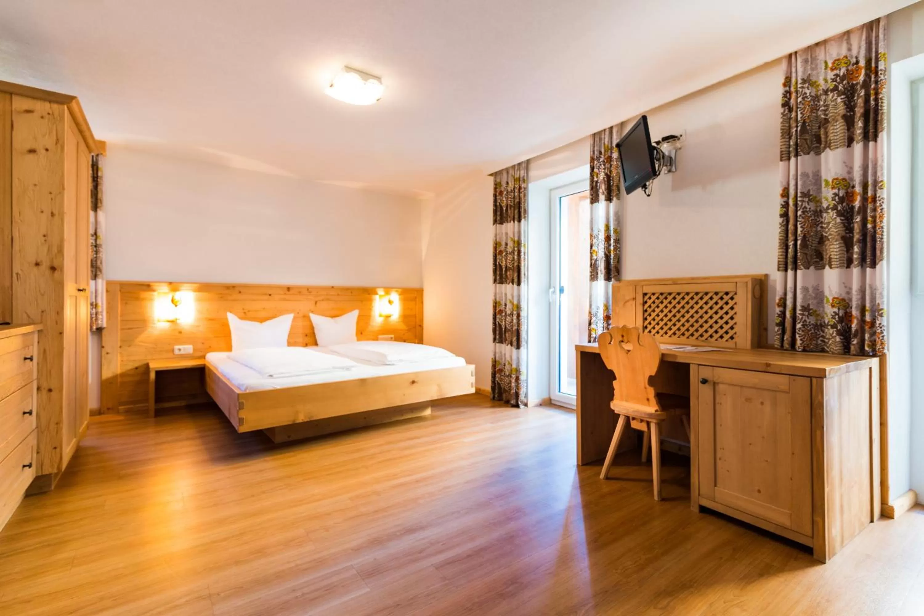 Day, Bed in Adler Hotel-Pension