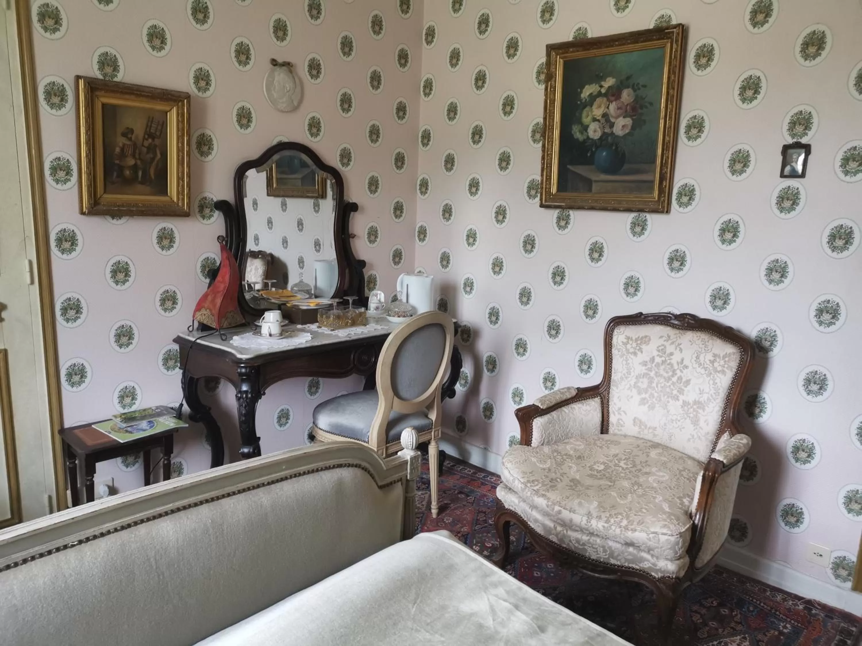 Seating area in Le Kino Panorama