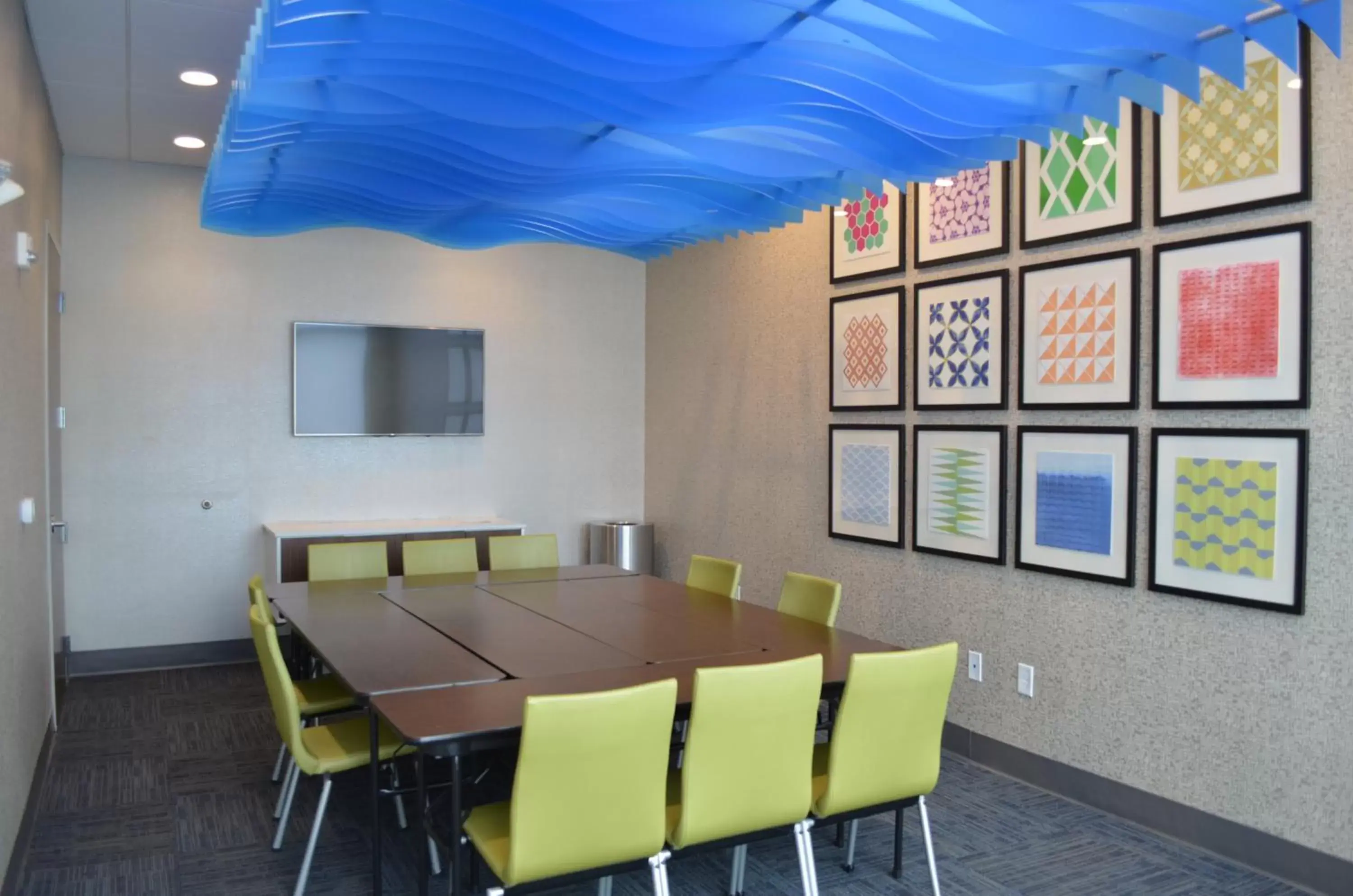 Meeting/conference room in Holiday Inn Express & Suites - Charlotte NE - University Area, an IHG Hotel