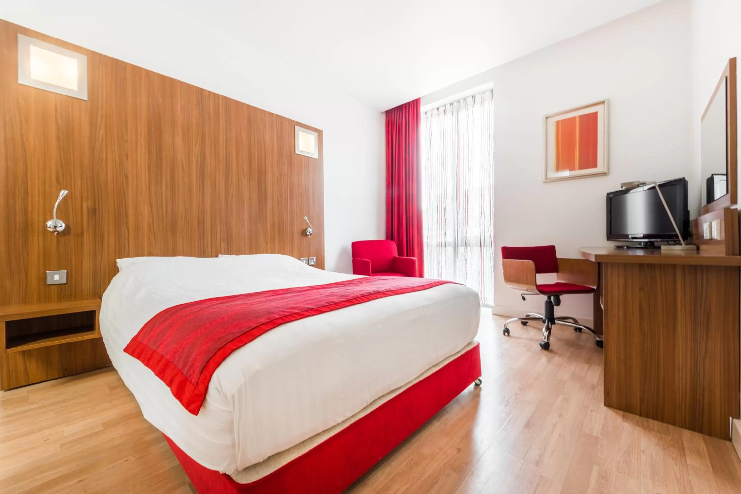 Bed in Ramada Encore Leicester City Centre