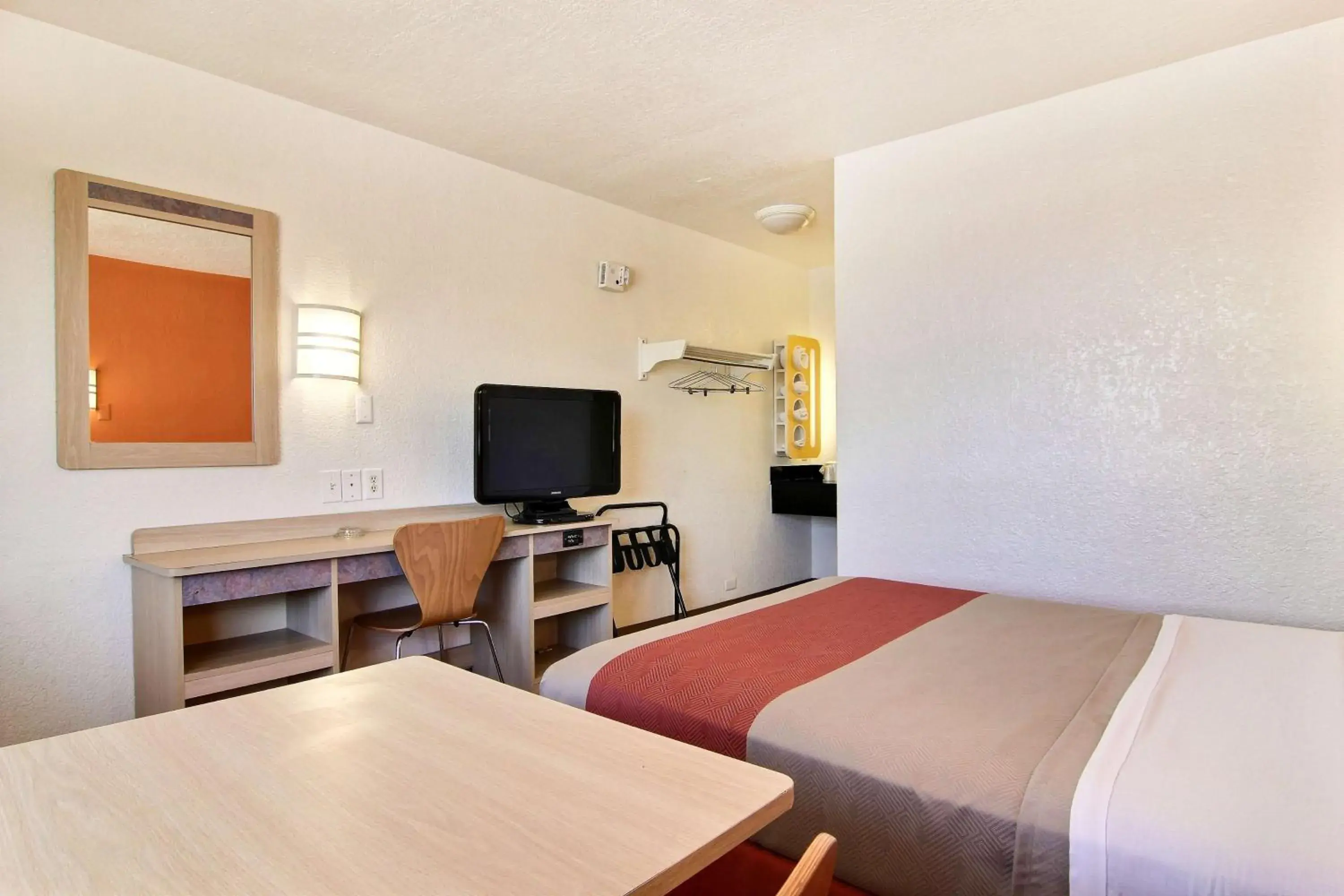 Photo of the whole room, Room Photo in Motel 6-Abilene, TX