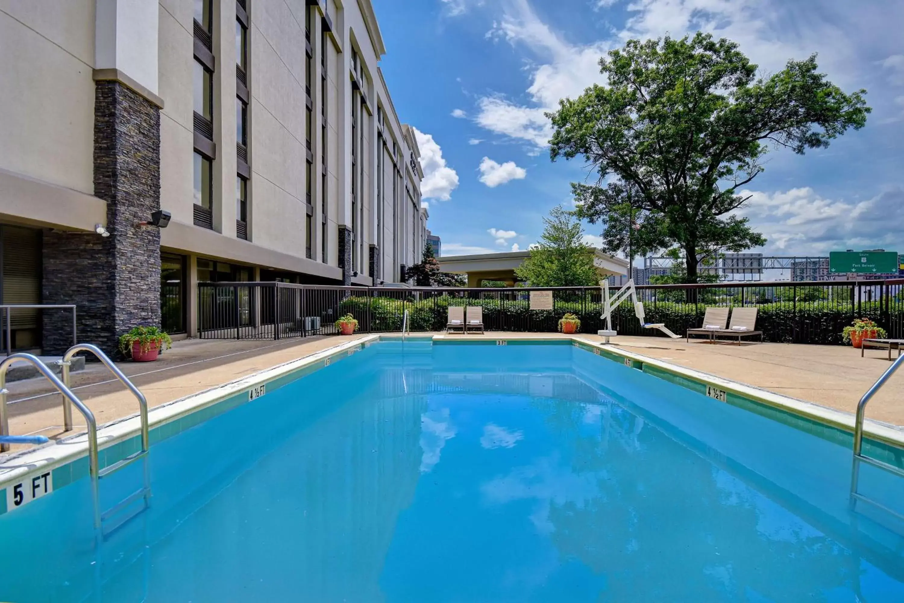 Pool view, Swimming Pool in Hampton Inn & Suites Alexandria Old Town Area South