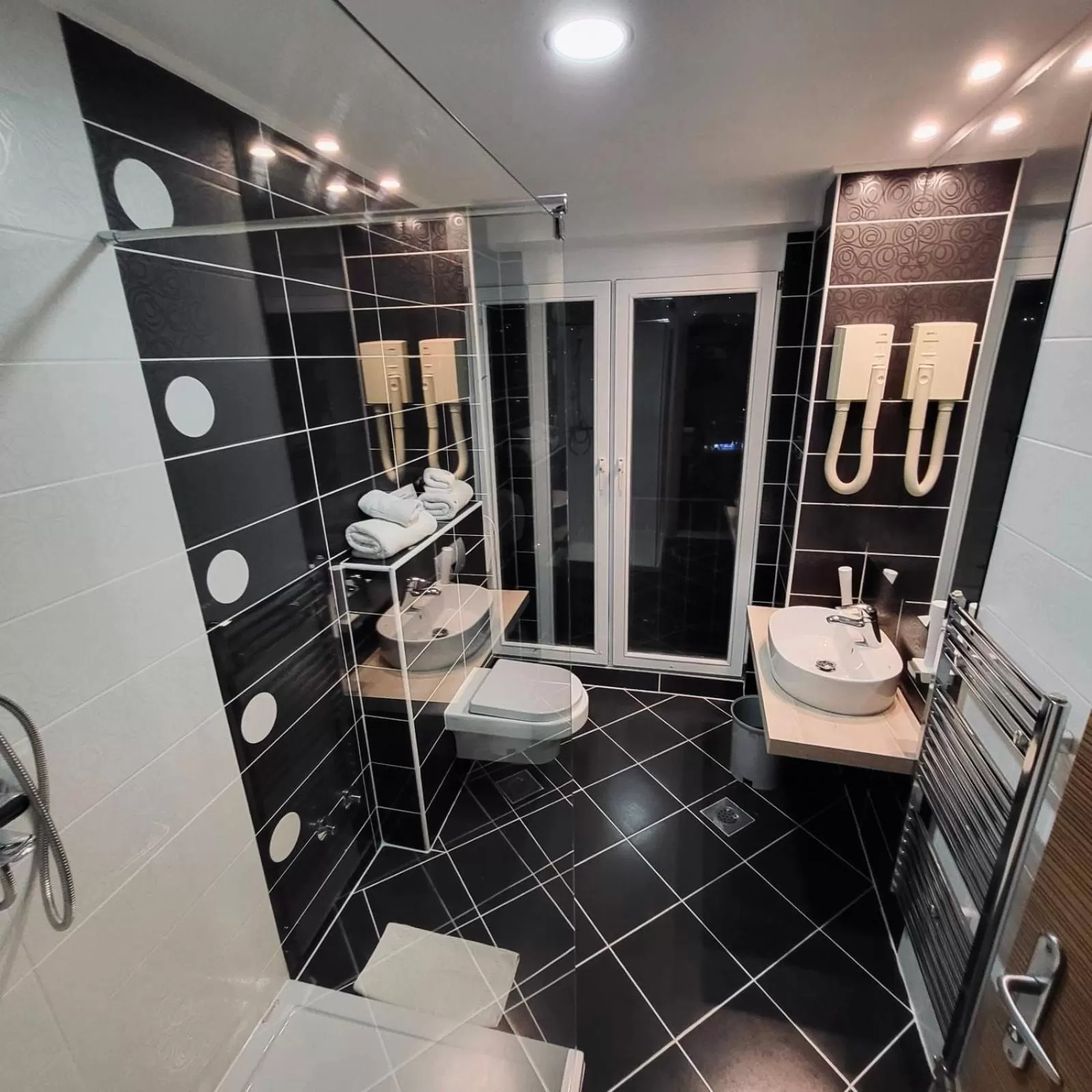 Shower in Hotel City View Deluxe