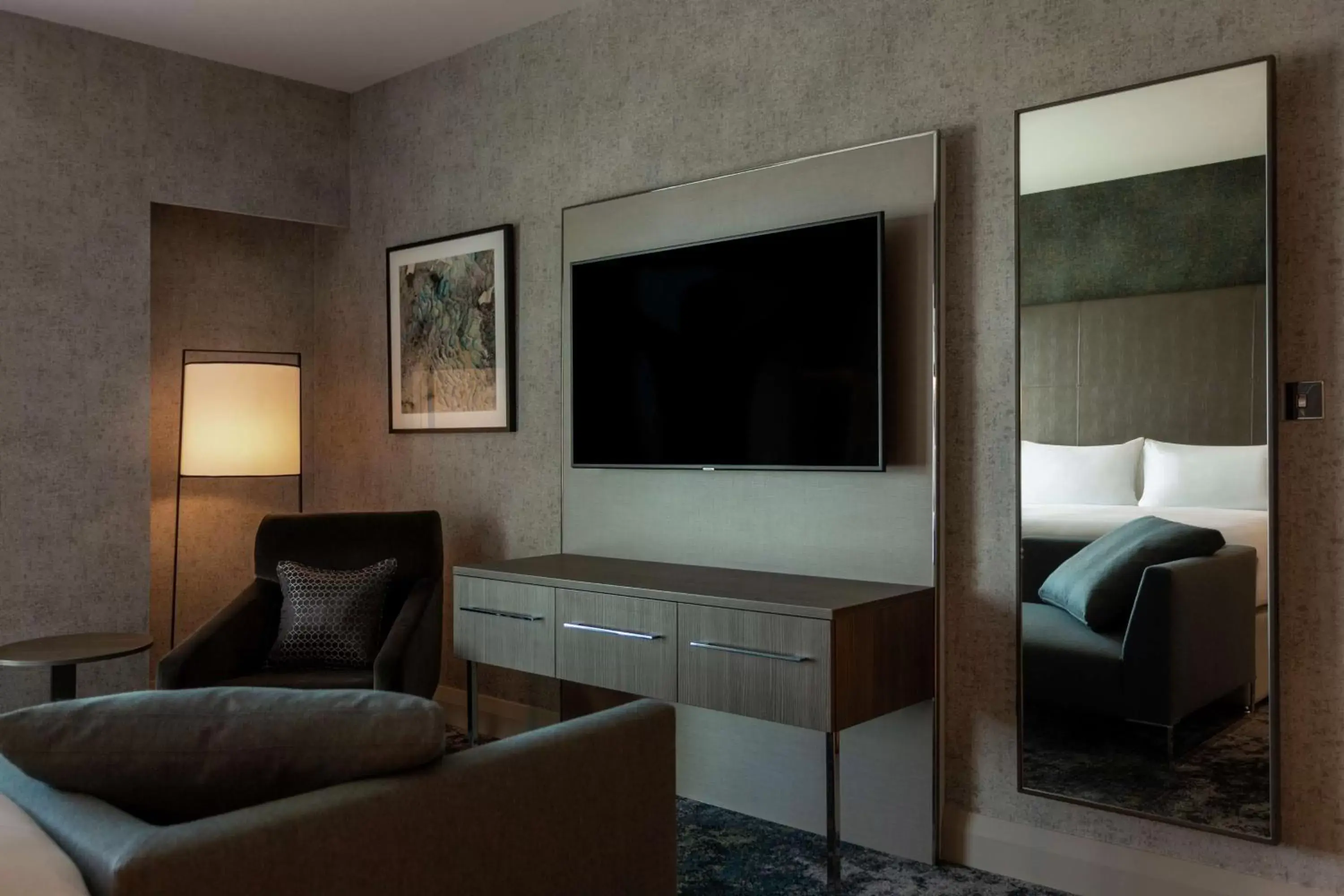Bedroom, TV/Entertainment Center in Hilton Aberdeen TECA
