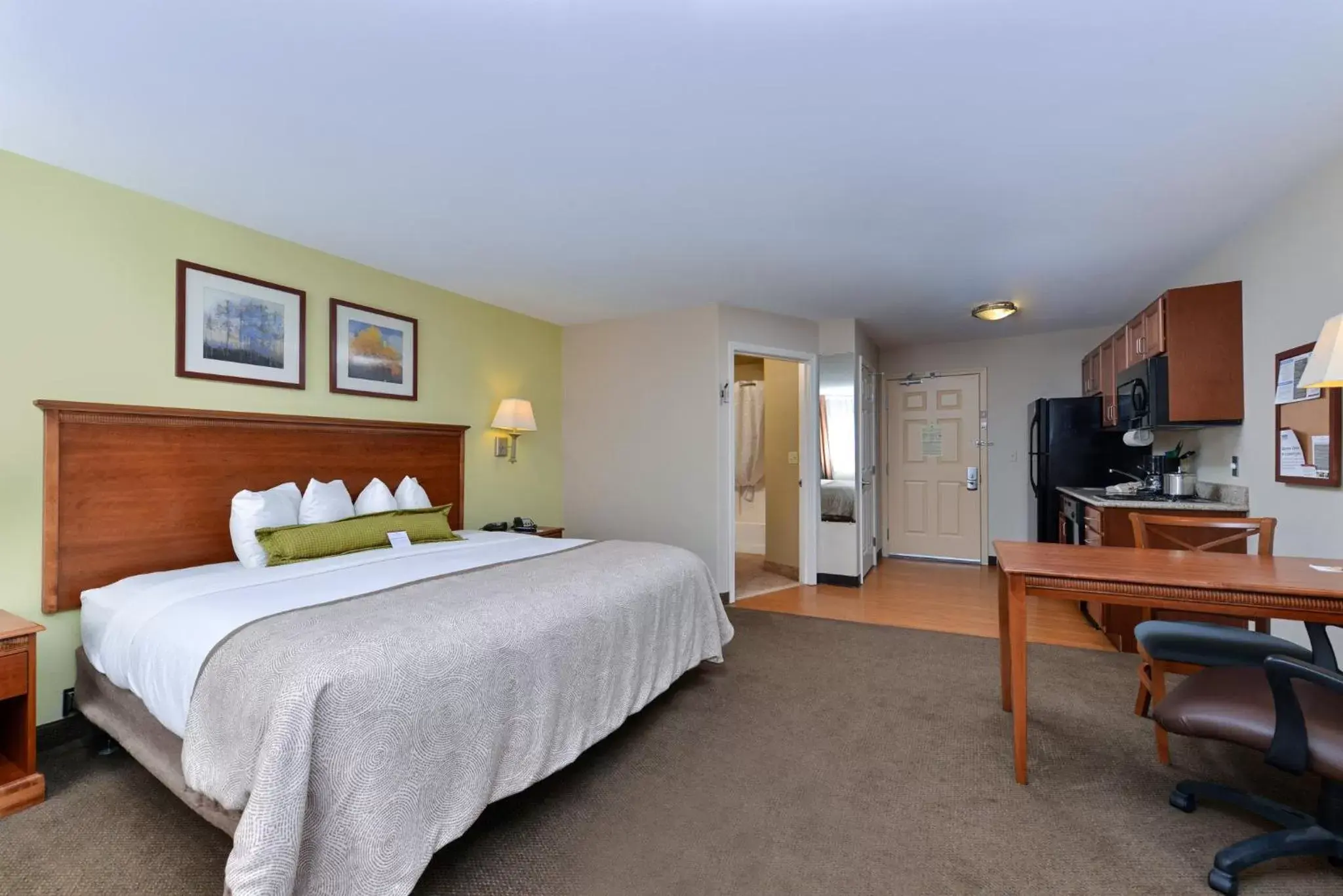 Photo of the whole room, Bed in Candlewood Suites Roswell, an IHG Hotel