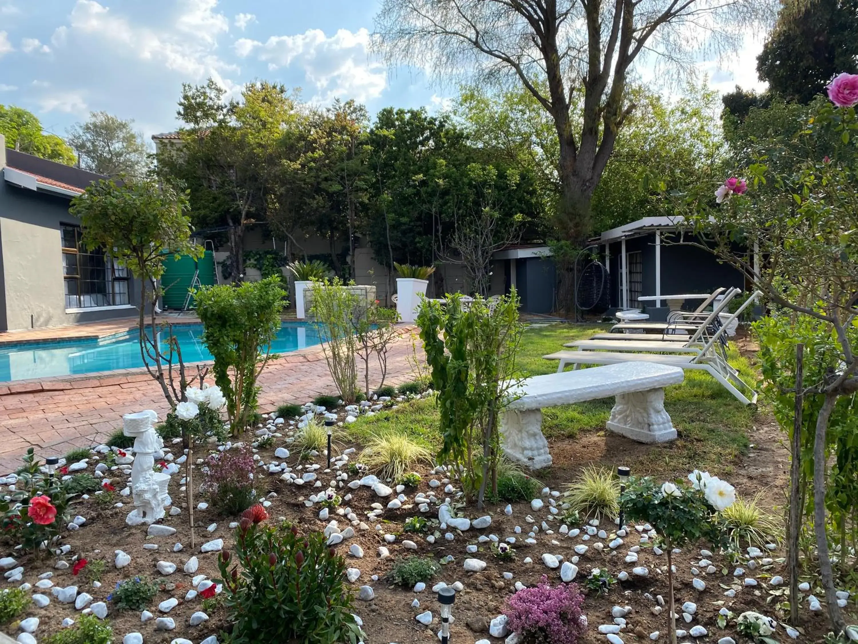 Garden in Marion Lodge