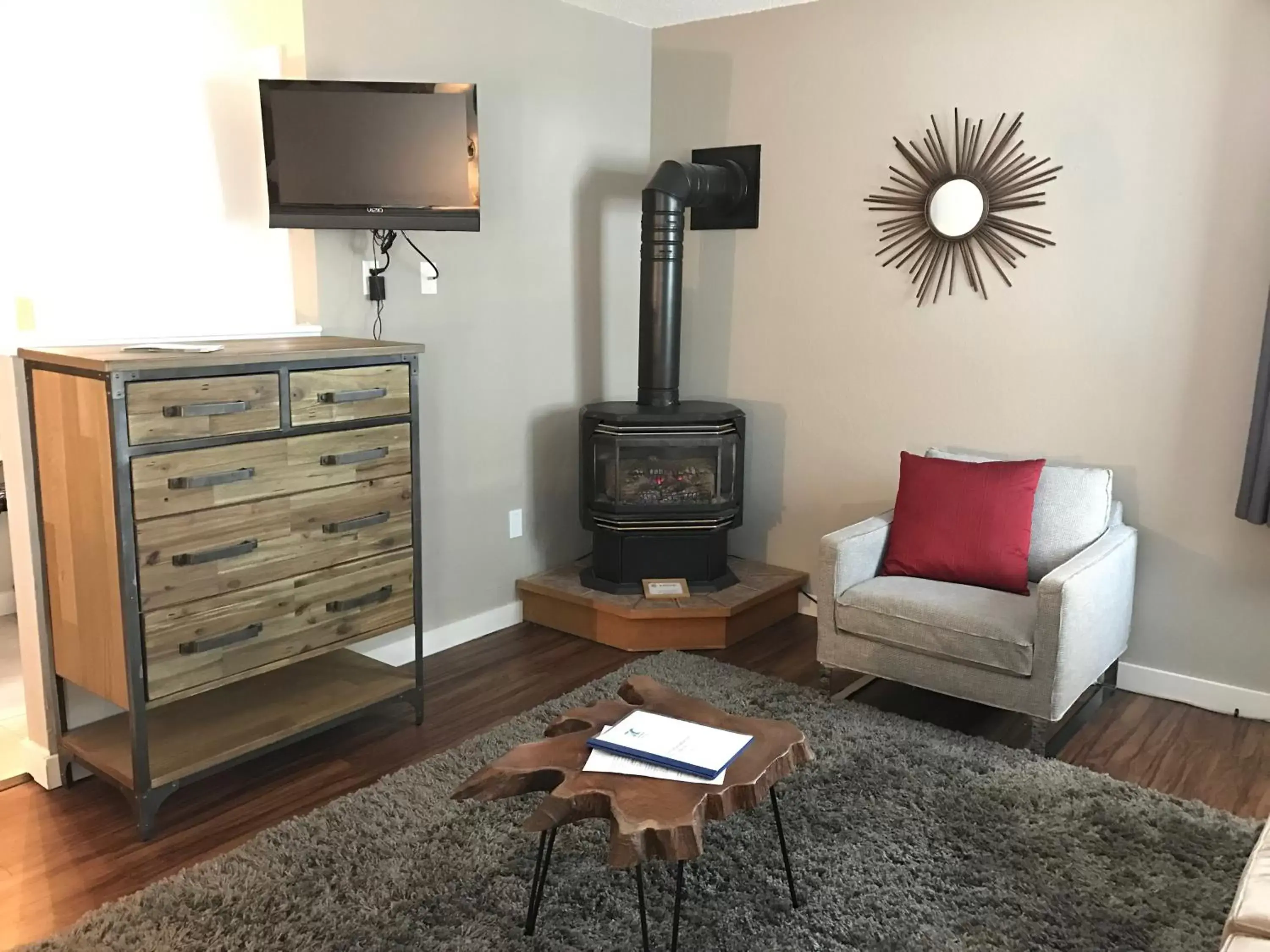 TV and multimedia, TV/Entertainment Center in Resthaven Tahoe