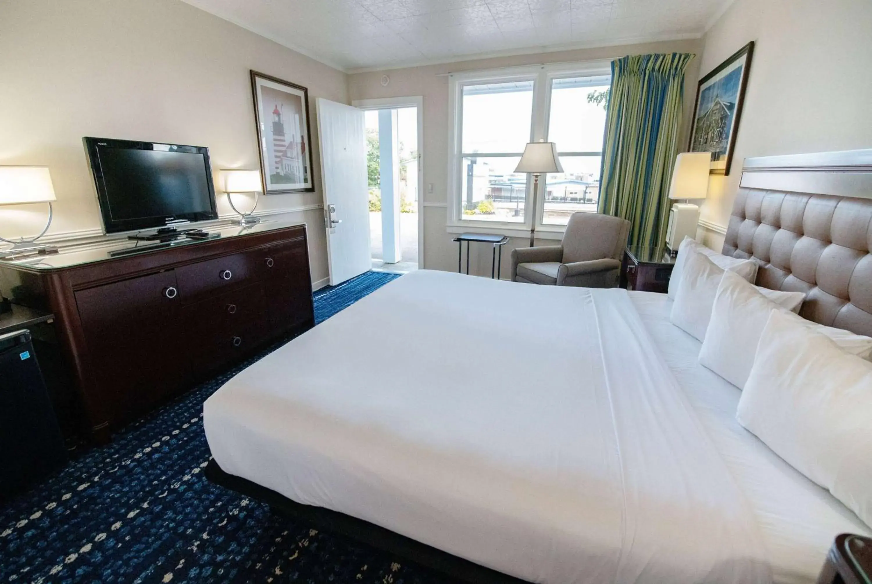 Photo of the whole room, Bed in Days Inn by Wyndham Bar Harbor