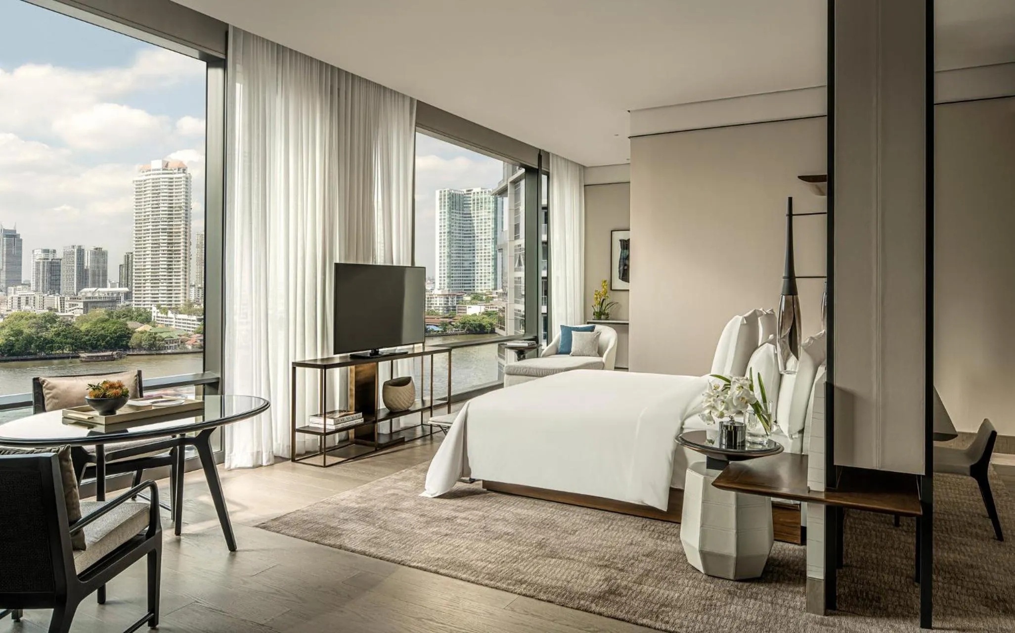 Bedroom, Bed in Four Seasons Hotel Bangkok at Chao Phraya River