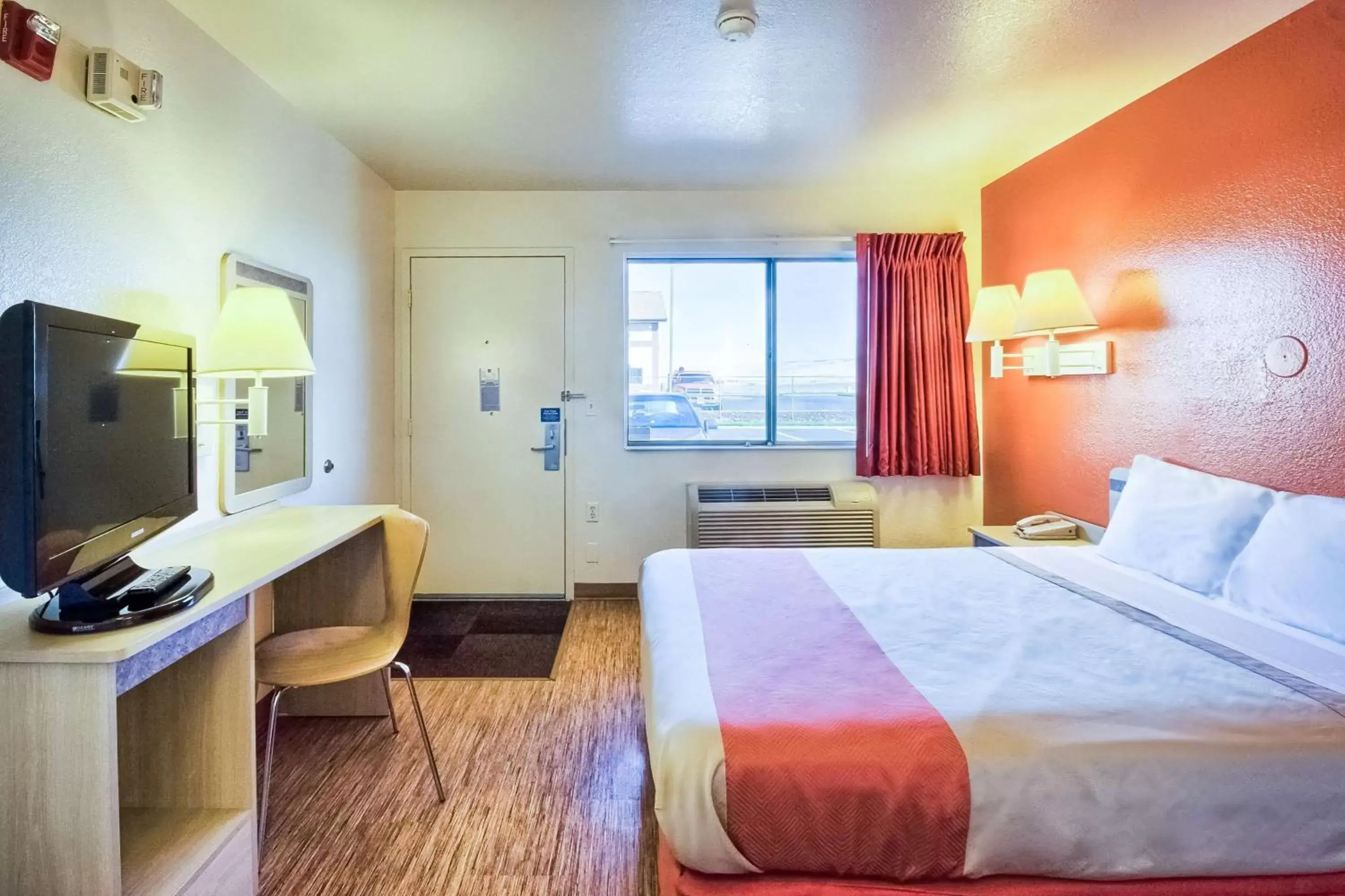 Double Room - single occupancy - Disability Access - Roll In Shower in Motel 6-Pendleton, OR Double Room - single occupancy - Disability Access - Roll In Shower in Motel 6-Pendleton, OR