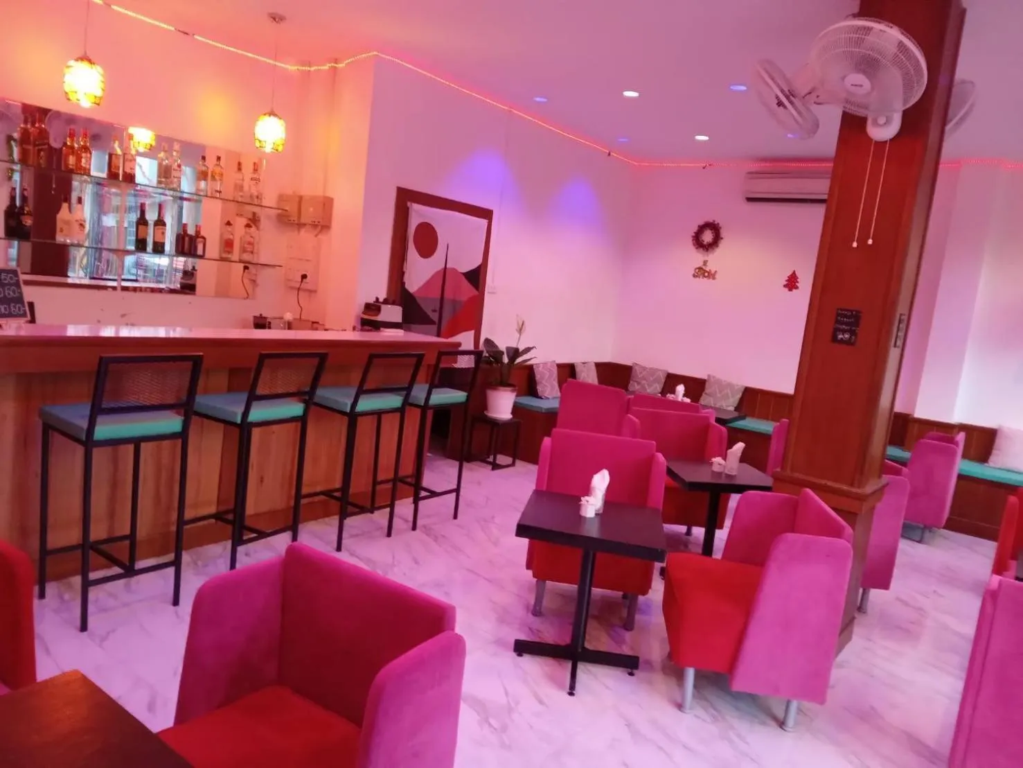 Restaurant/places to eat in Colorize Boutique Hotel