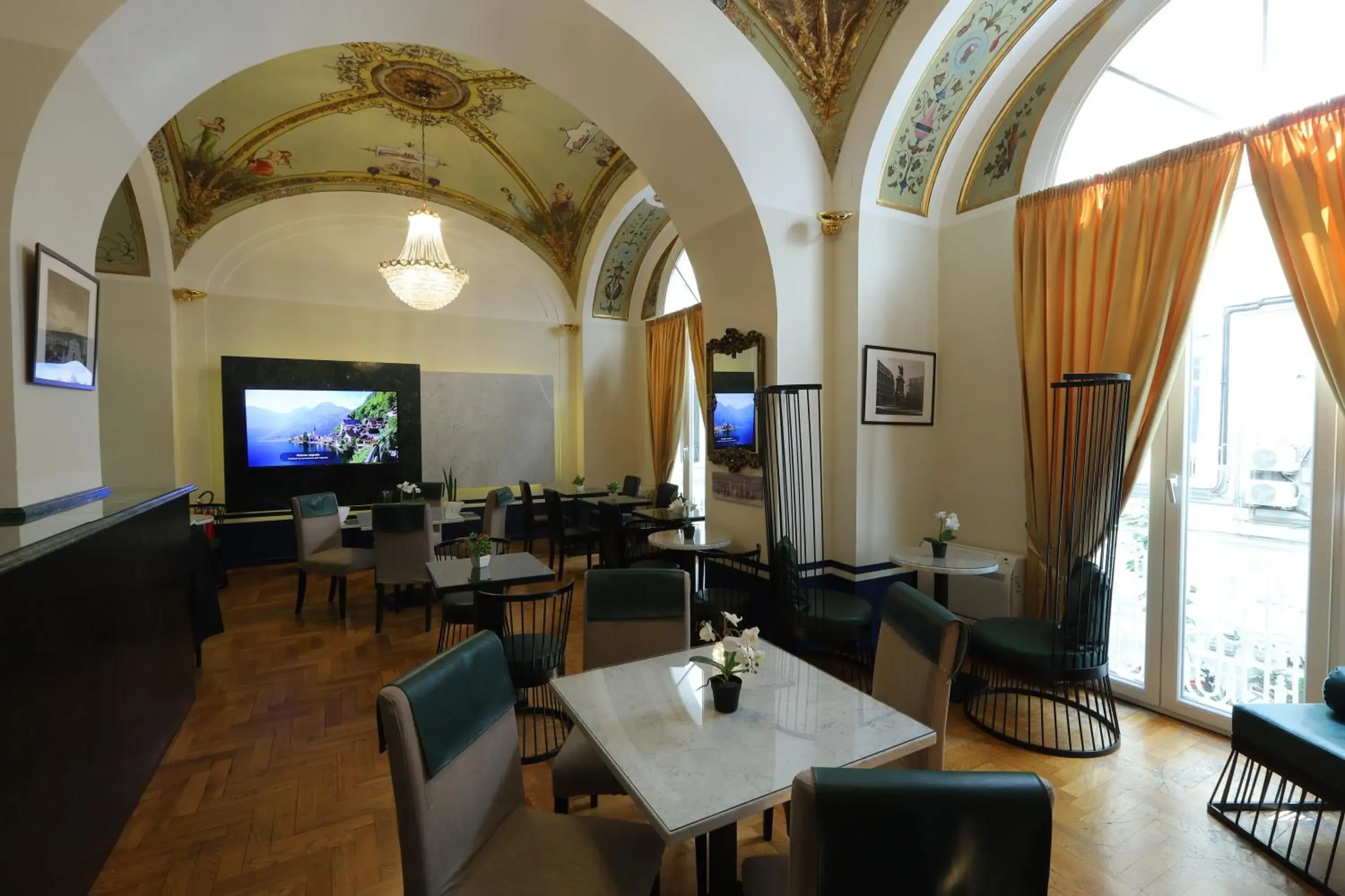 Restaurant/Places to Eat in Il Salotto della Regina