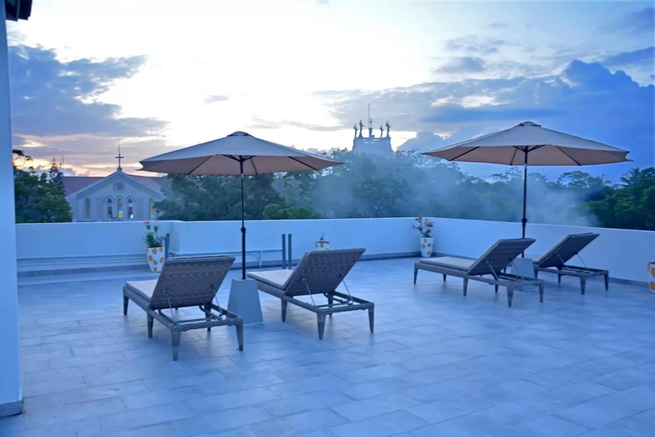 Sunrise in Negombo New Queen's Palace