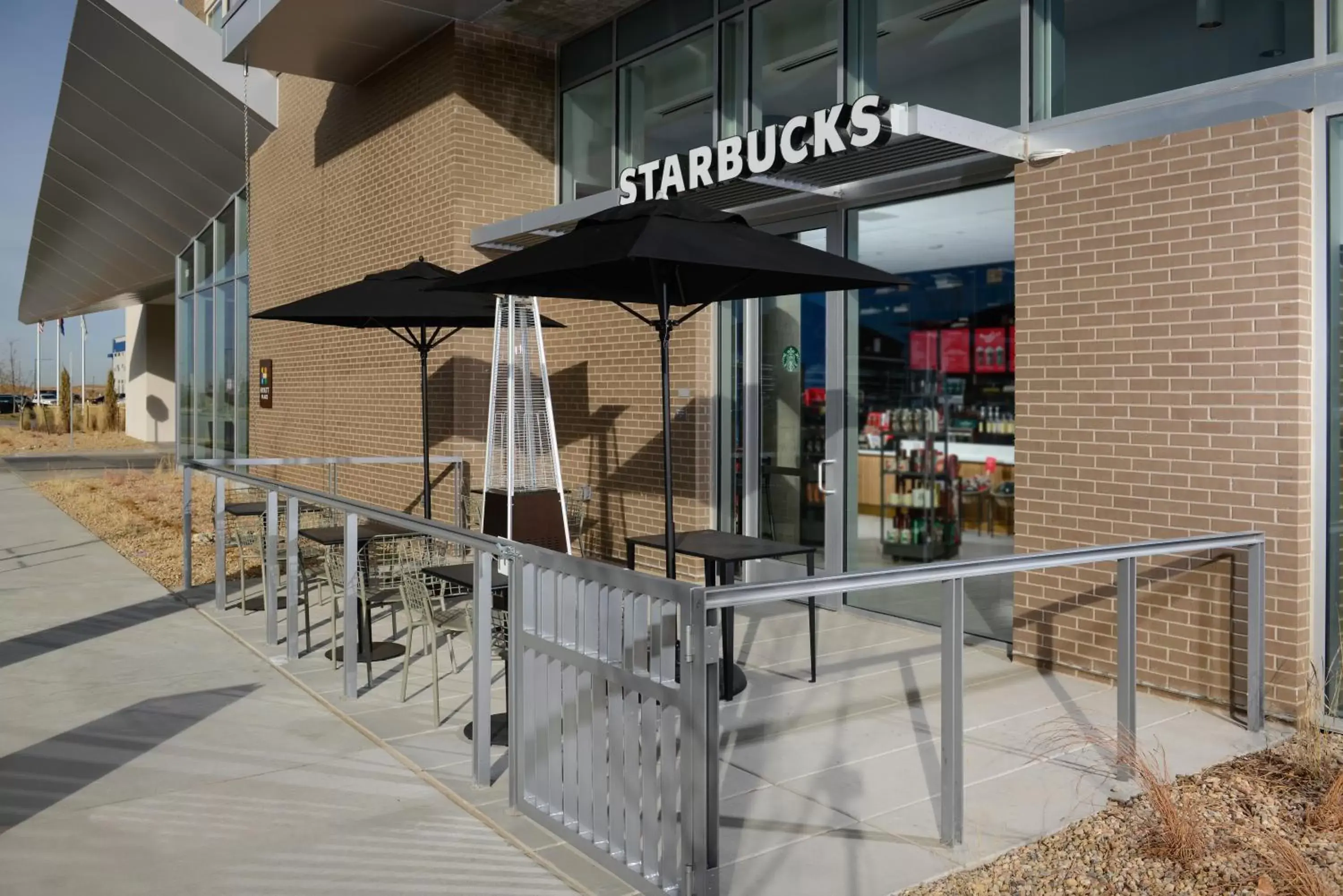 Food and drinks in Hyatt Place Pena Station/Denver Airport