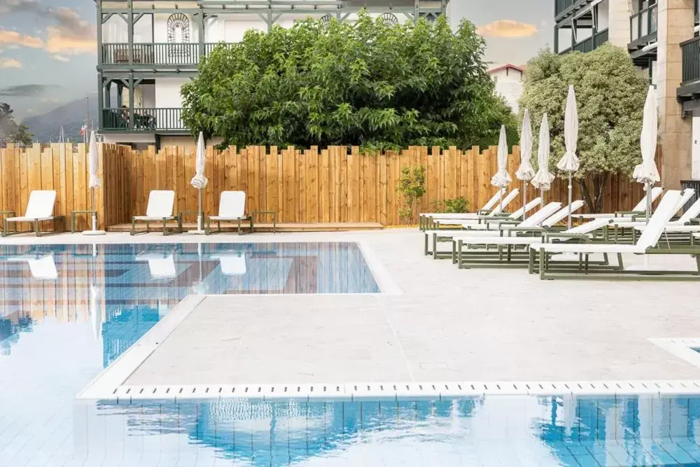 Swimming Pool in Hôtel Ibaia