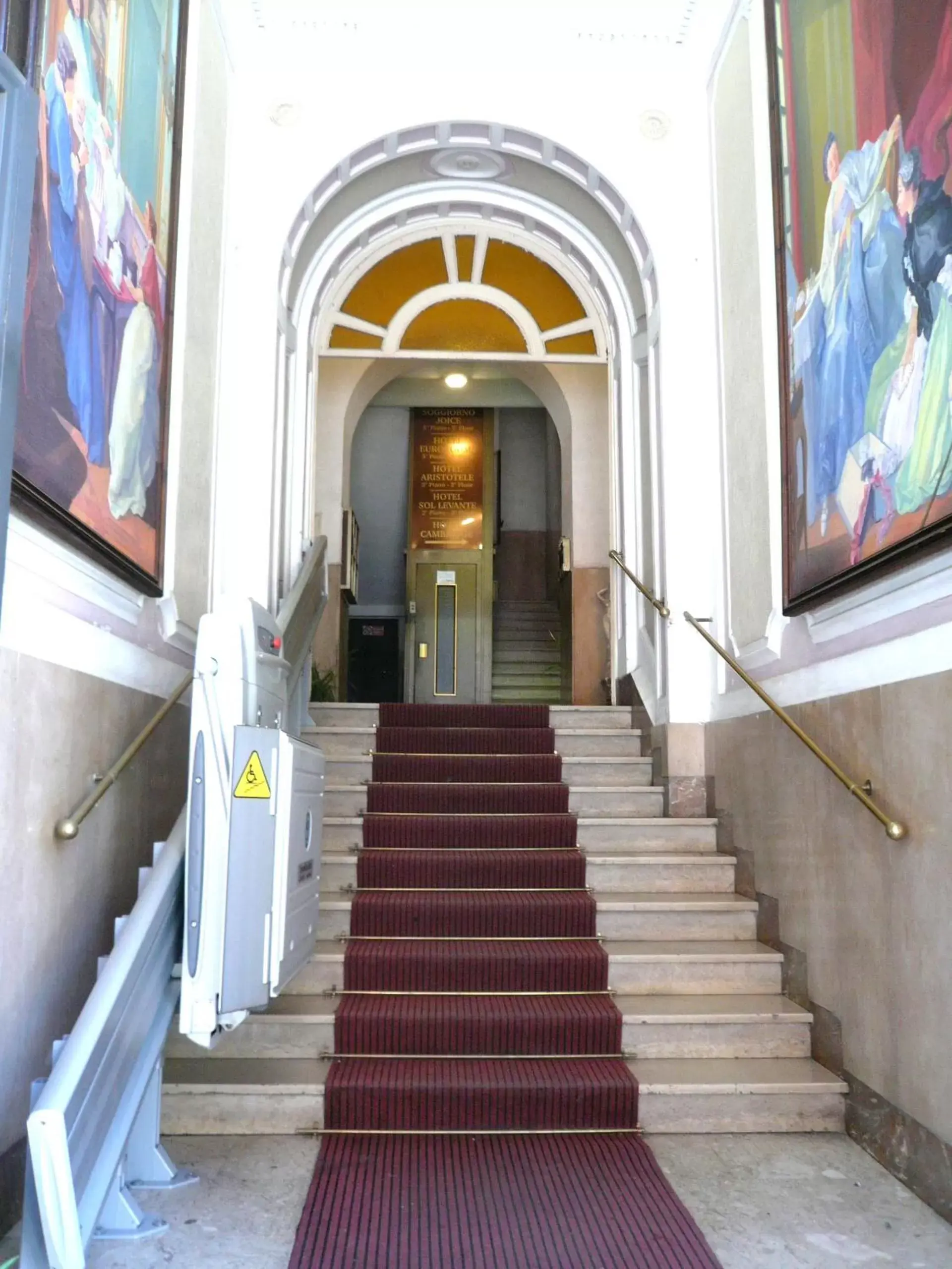 Facade/entrance in Cambridge Hotel