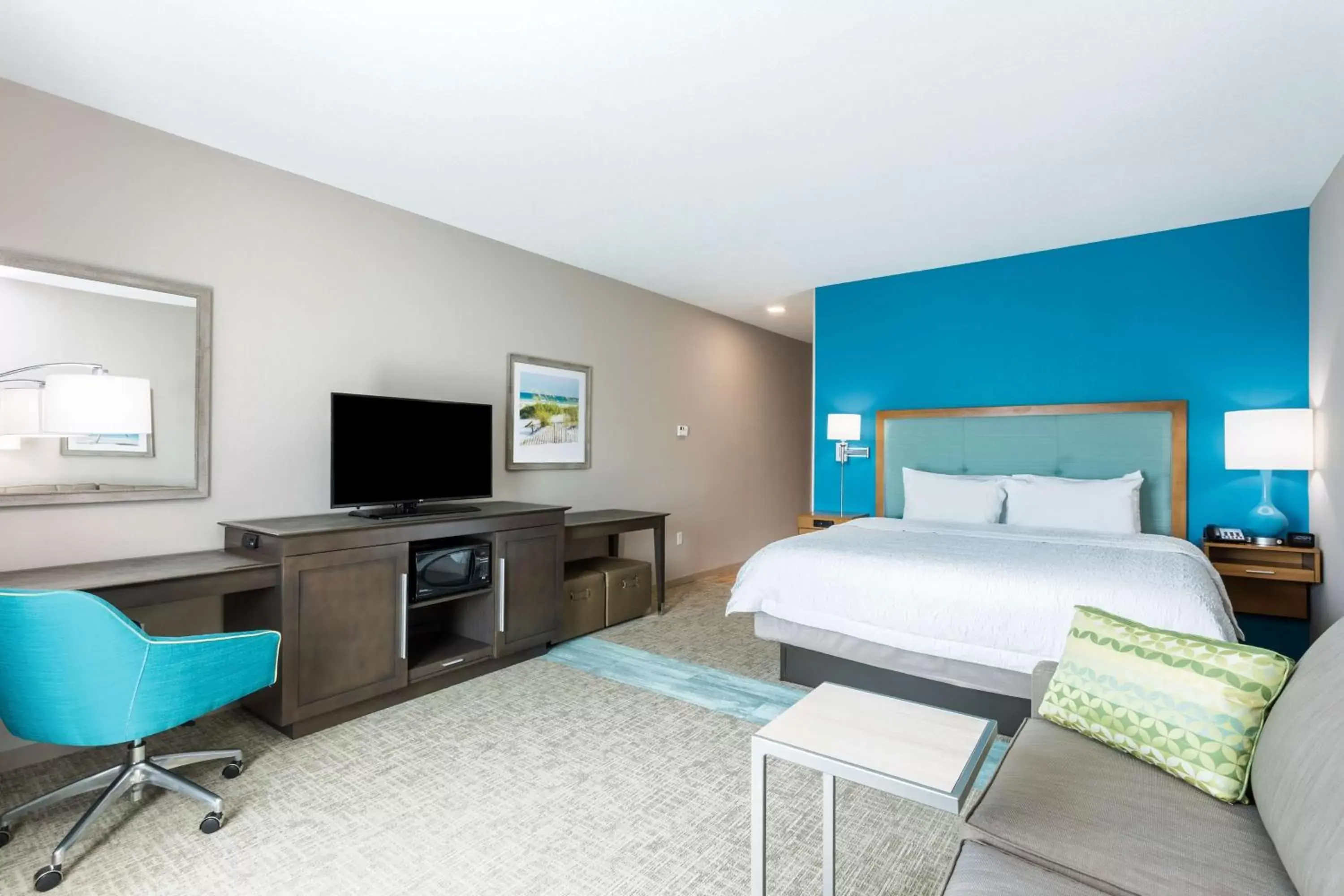Bed in Hampton Inn & Suites Mary Esther-Fort Walton Beach, Fl