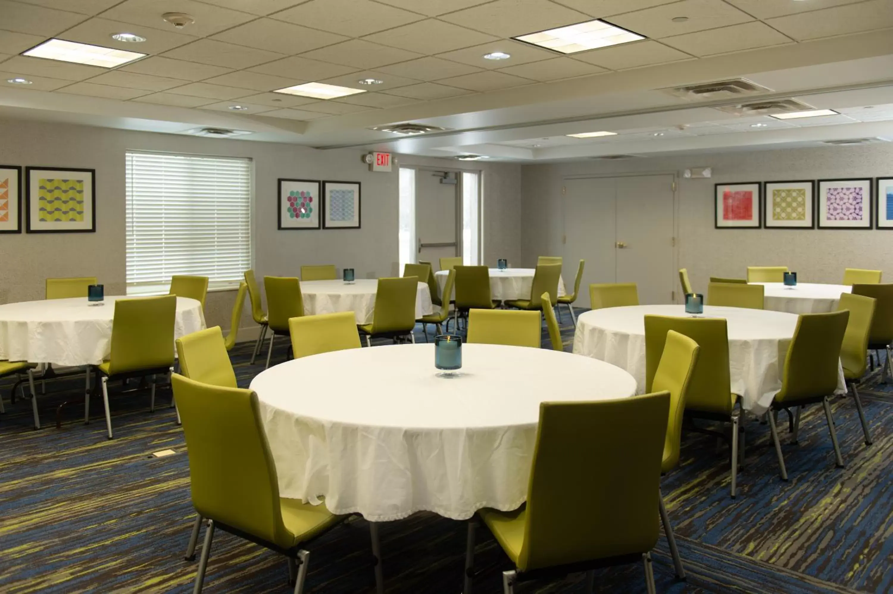 Meeting/conference room in Holiday Inn Express & Suites Wausau, an IHG Hotel