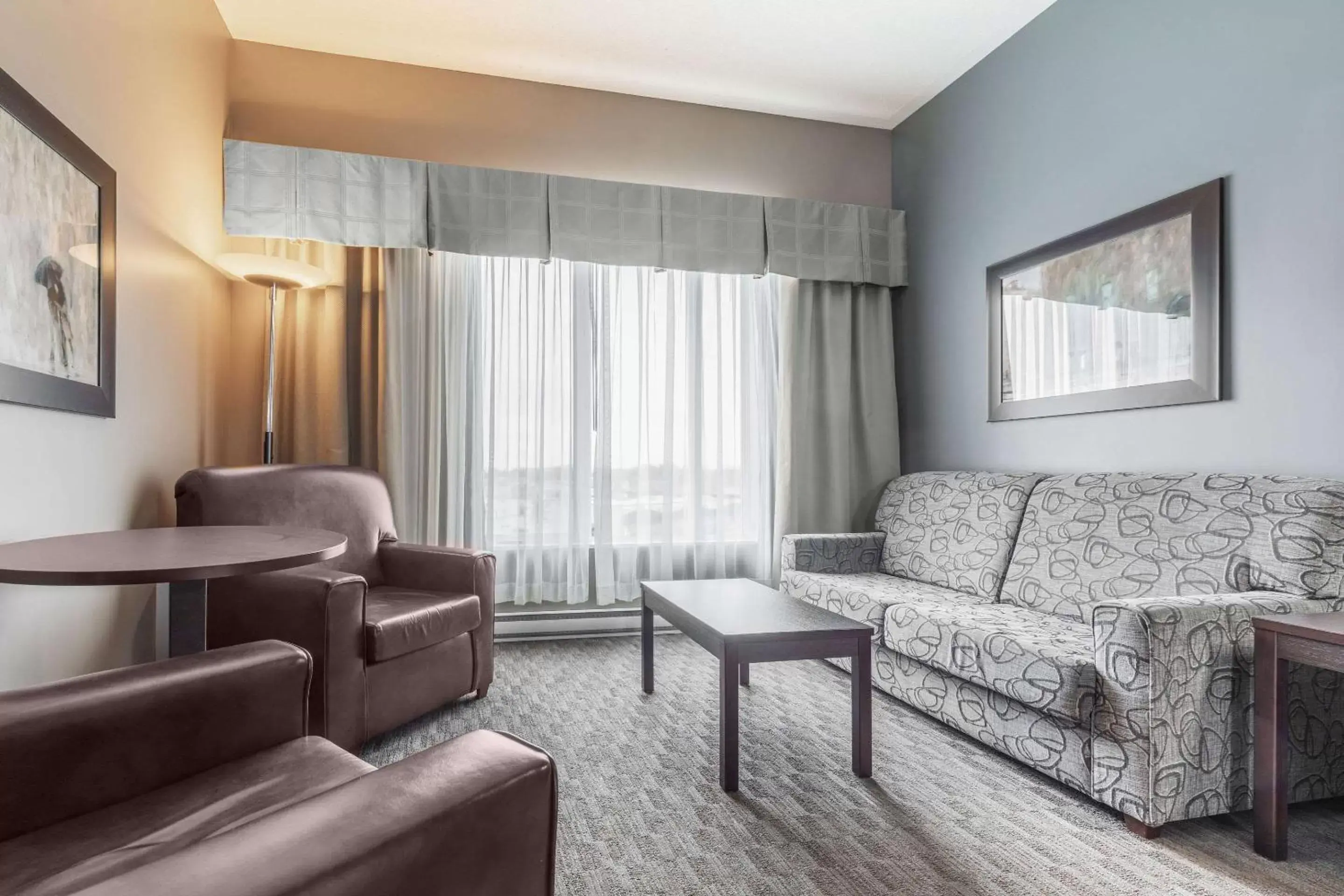 Bedroom, Seating Area in Quality Inn & Suites Victoriaville