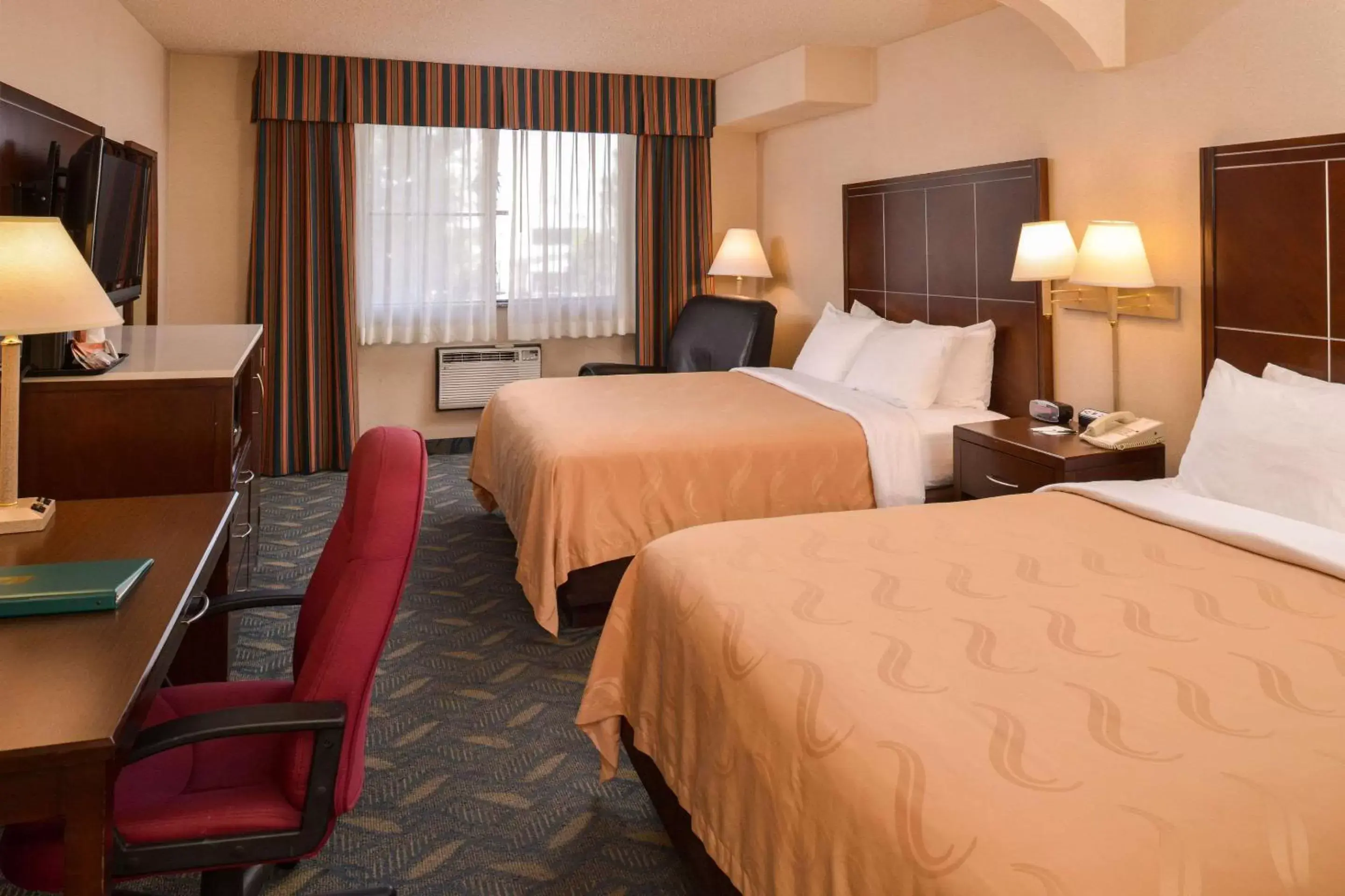 Photo of the whole room, Bed in Quality Inn & Suites Walnut - City of Industry