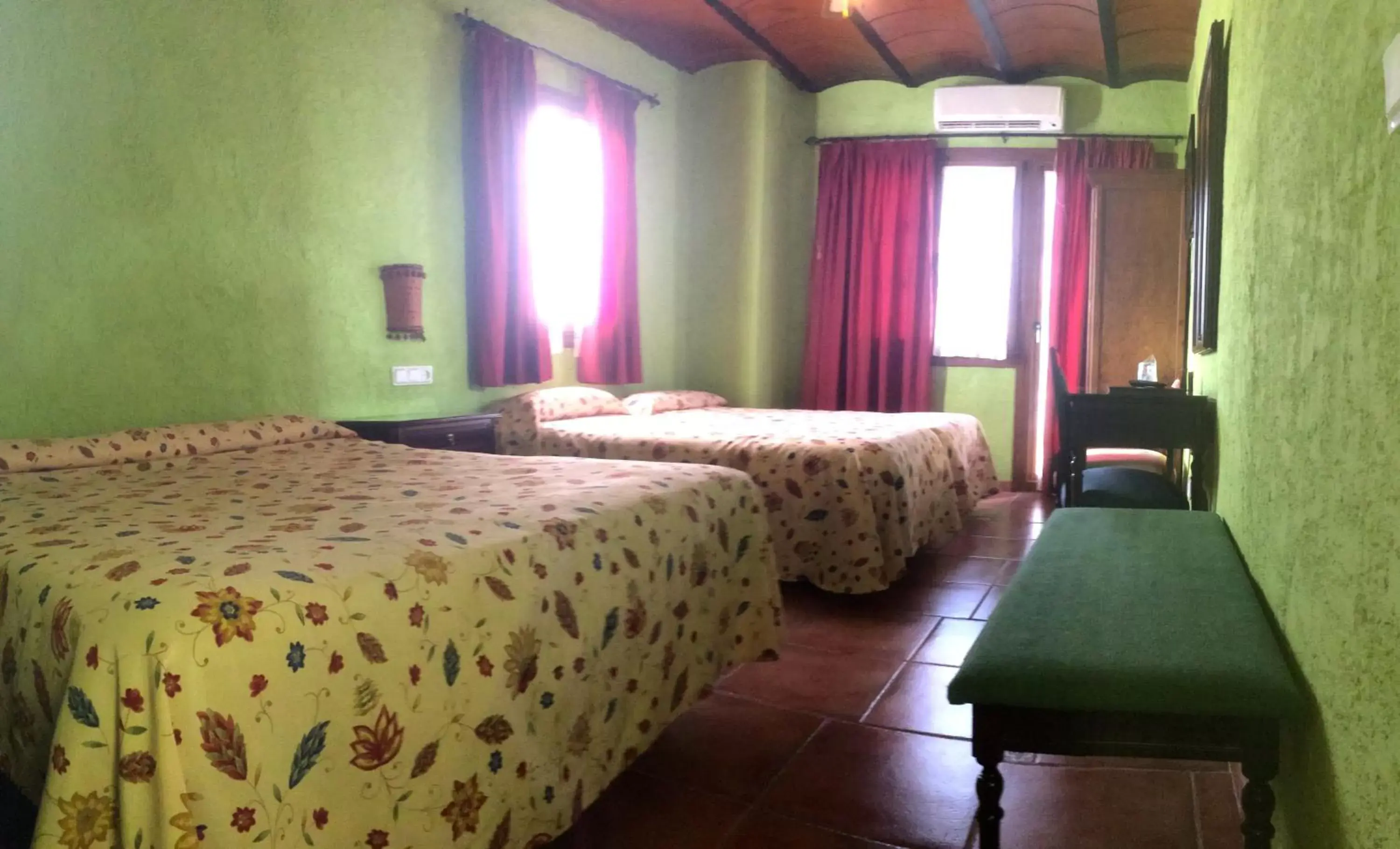 Quadruple Room in Hotel Rural El Cortijo