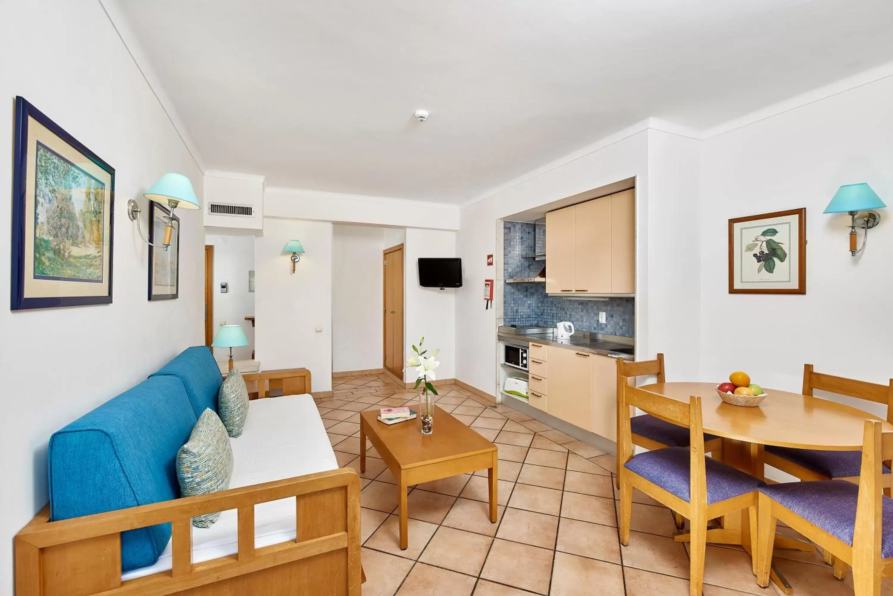 Kitchen or kitchenette, Seating Area in Oceanus Aparthotel