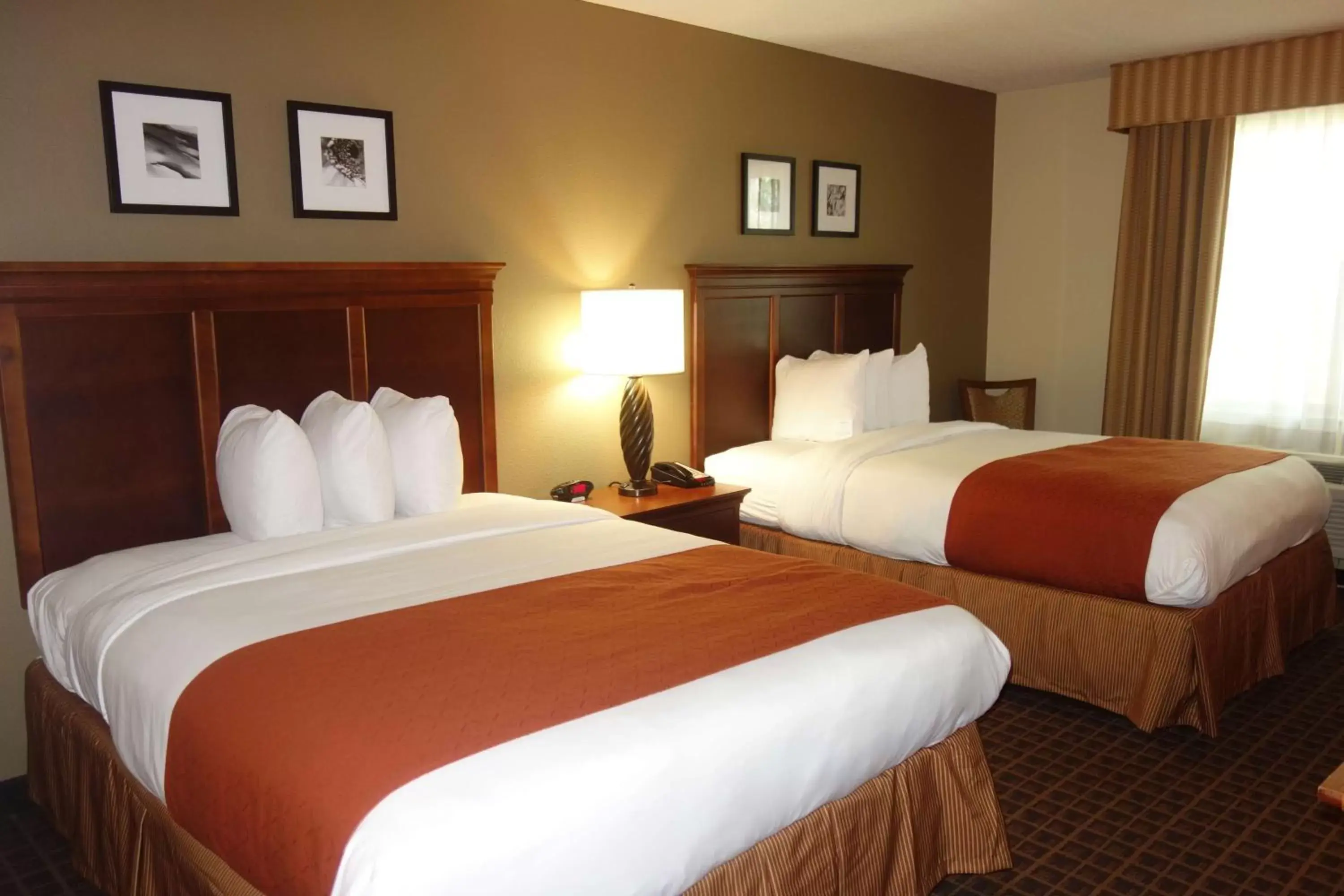 Photo of the whole room, Bed in Country Inn & Suites by Radisson, Lawrenceville, GA