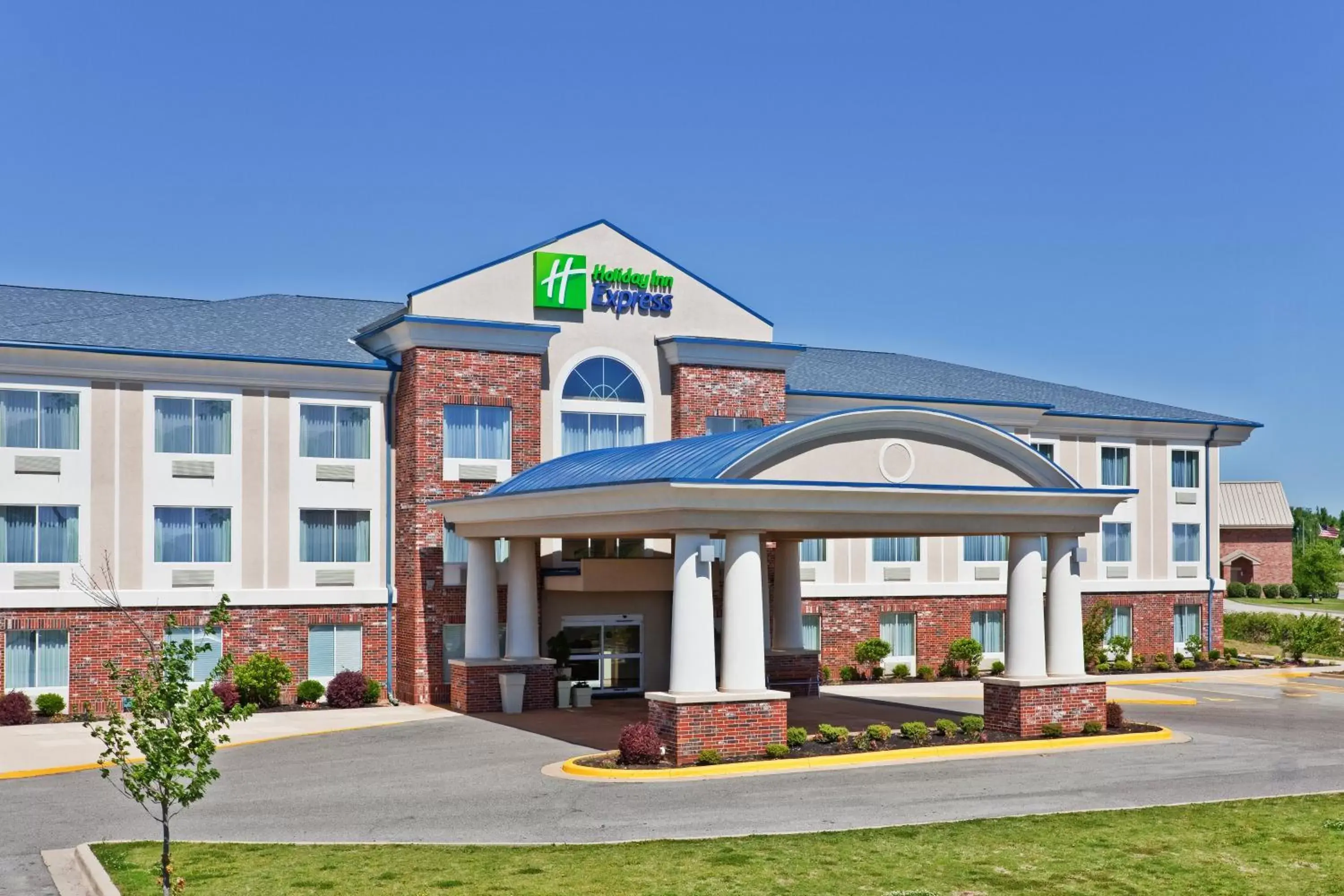 Property Building in Holiday Inn Express Hotel & Suites Paragould, an IHG Hotel