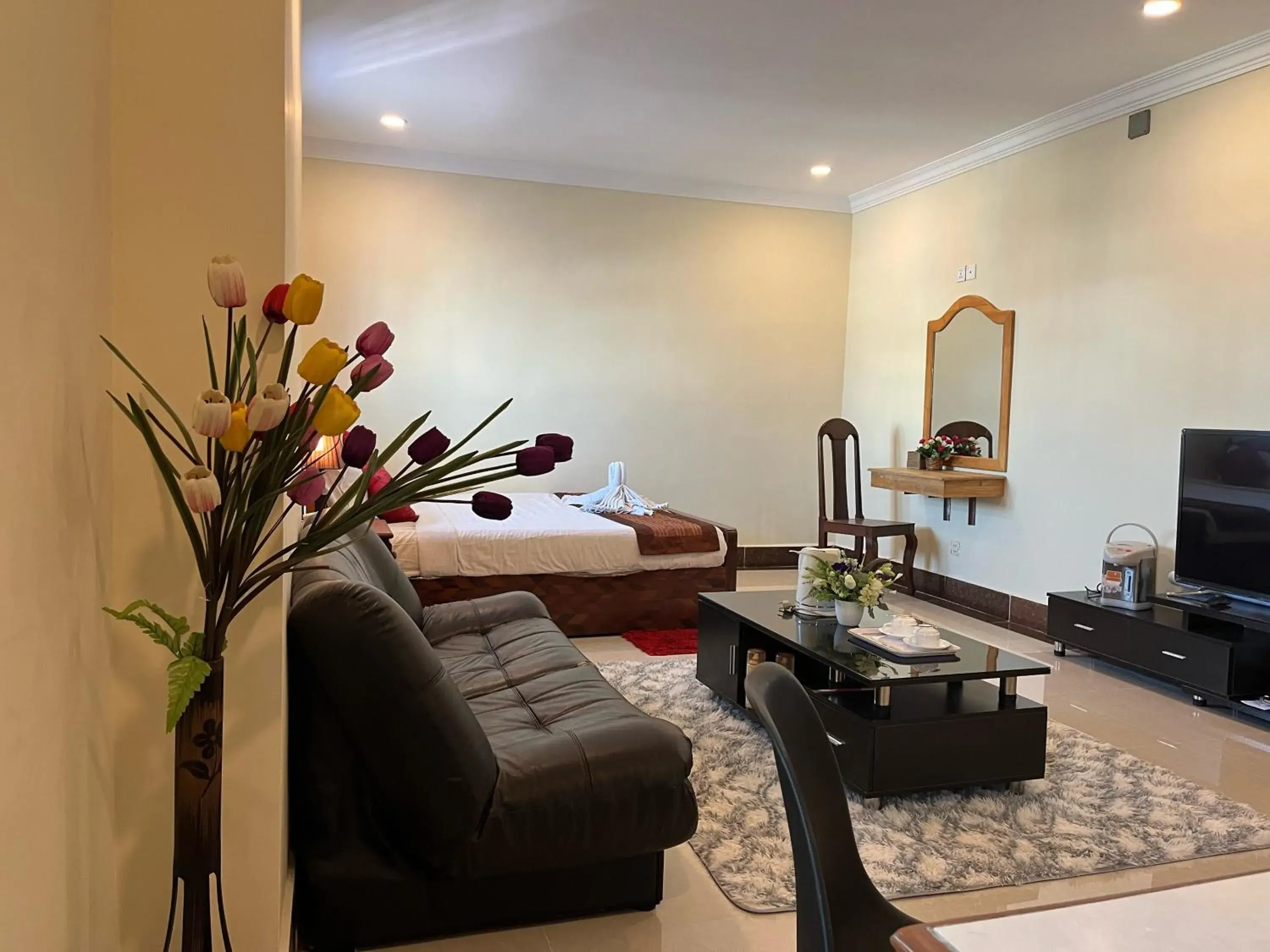 Living room, Seating Area in Queen Wood Hotel