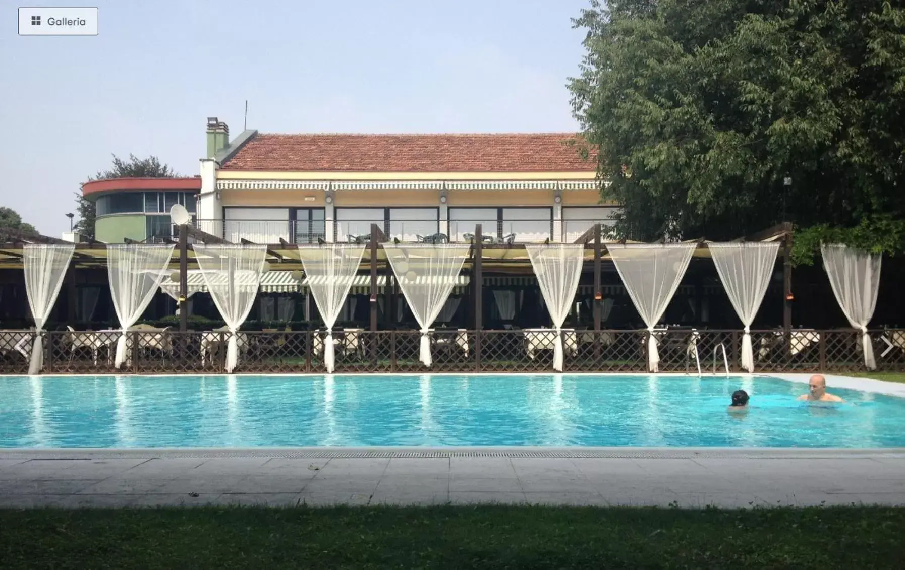 Swimming Pool in Hotel Sporting Brugherio