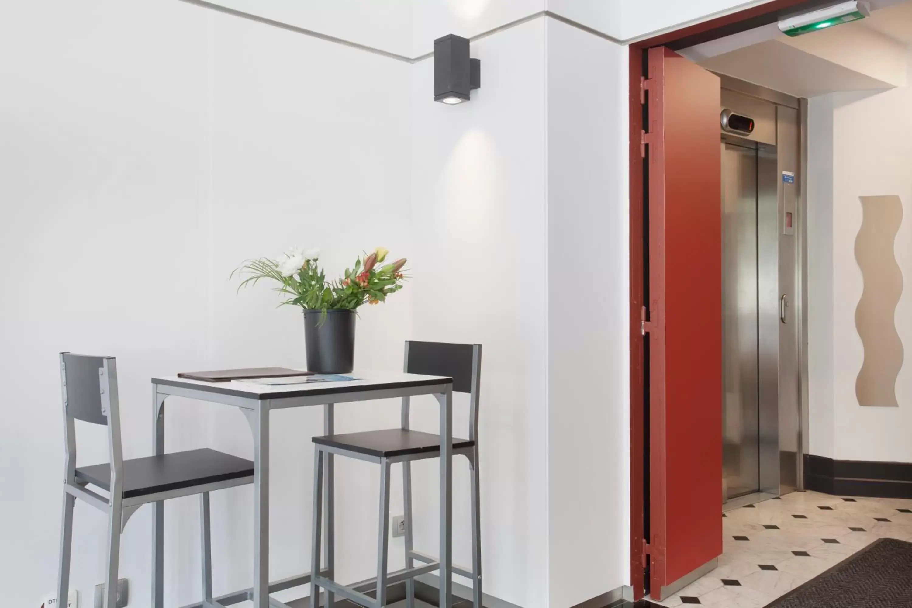 Lobby or reception in Appart'hôtel Odalys City - Nice Centre Lobby or reception in Appart'hôtel Odalys City - Nice Centre