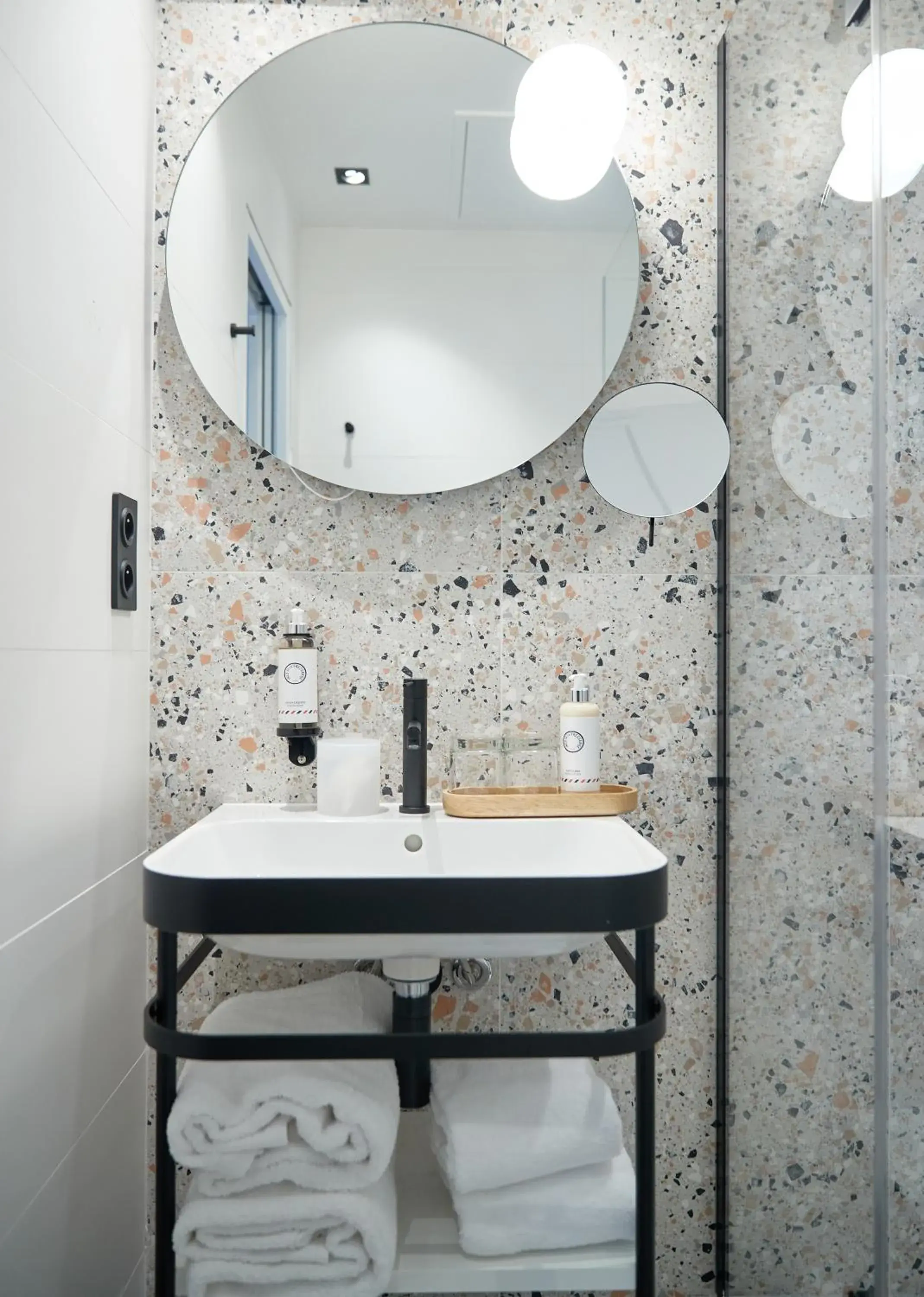 Bathroom in Hôtel Amoi Paris