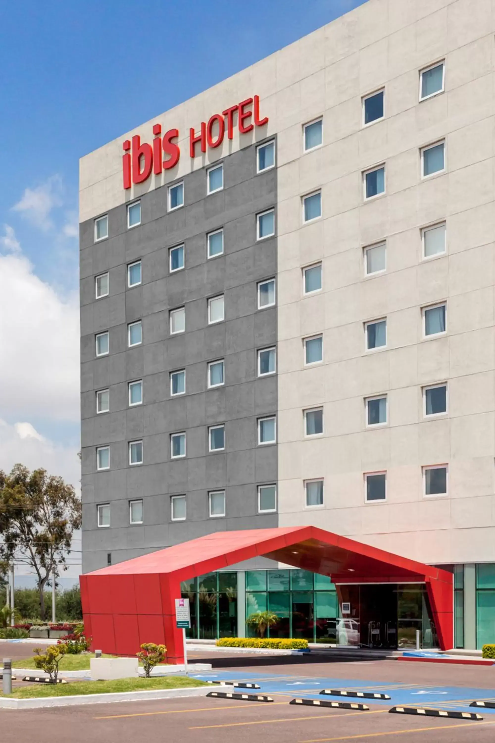 Facade/entrance, Property Building in Ibis Aguascalientes Norte