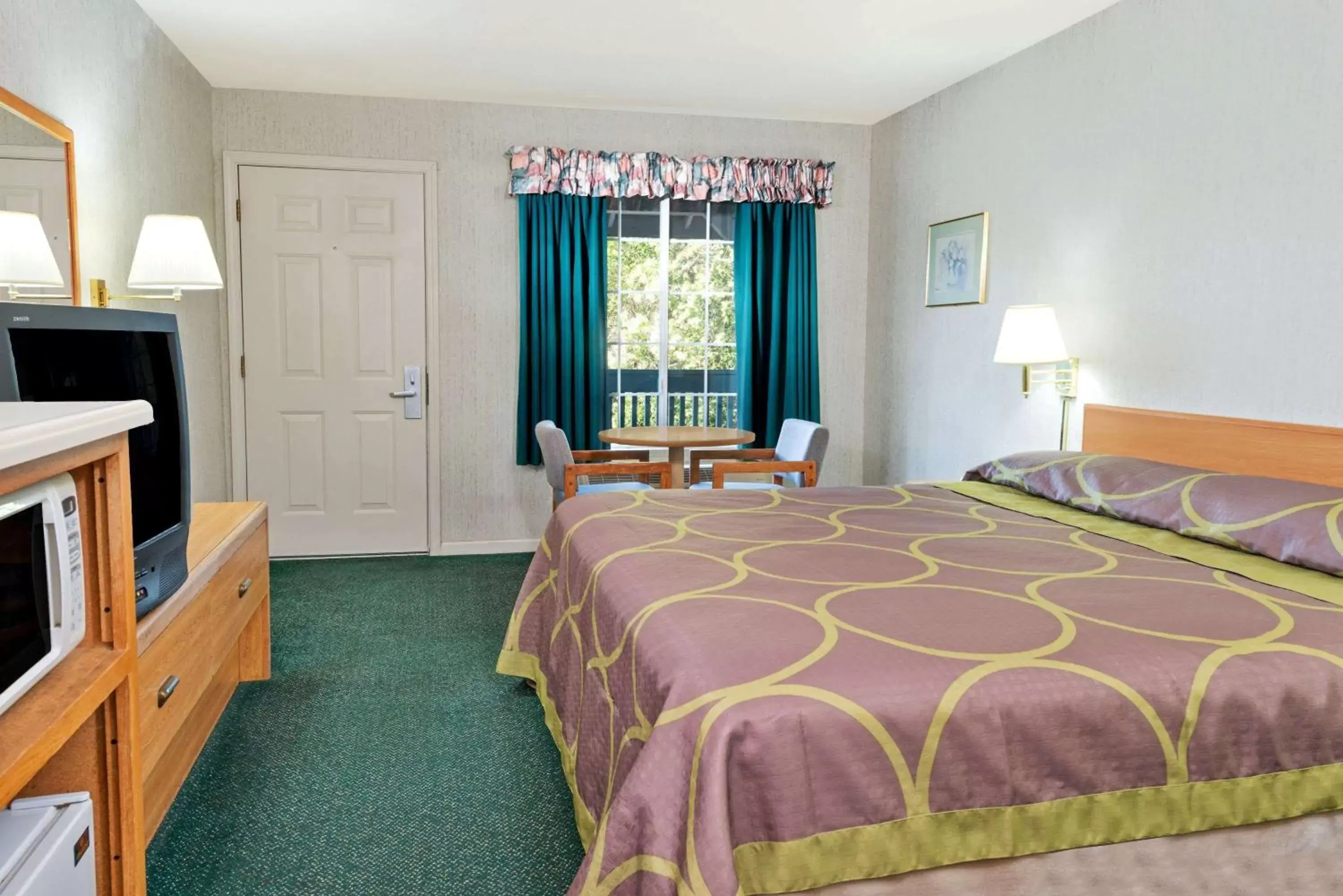 Photo of the whole room, Bed in Super 8 by Wyndham Auburn