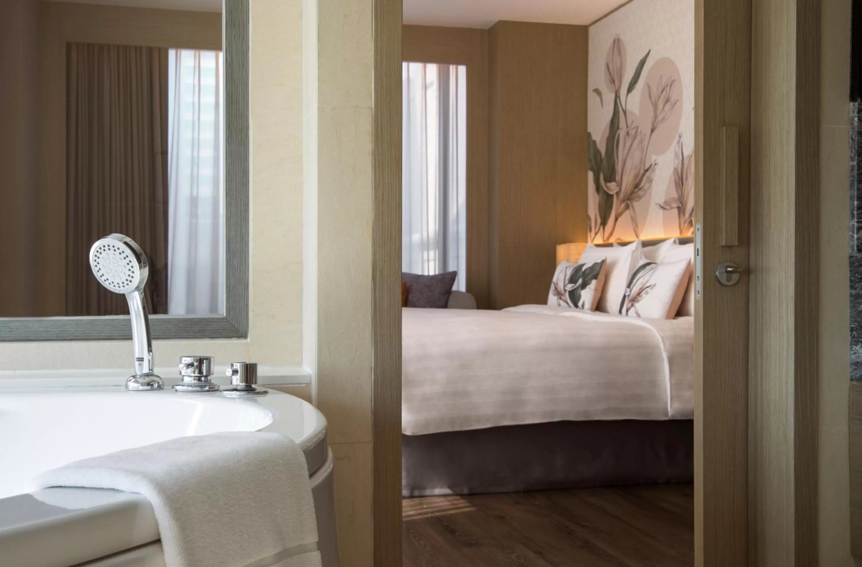 Bedroom, Bed in Sivatel Bangkok Hotel