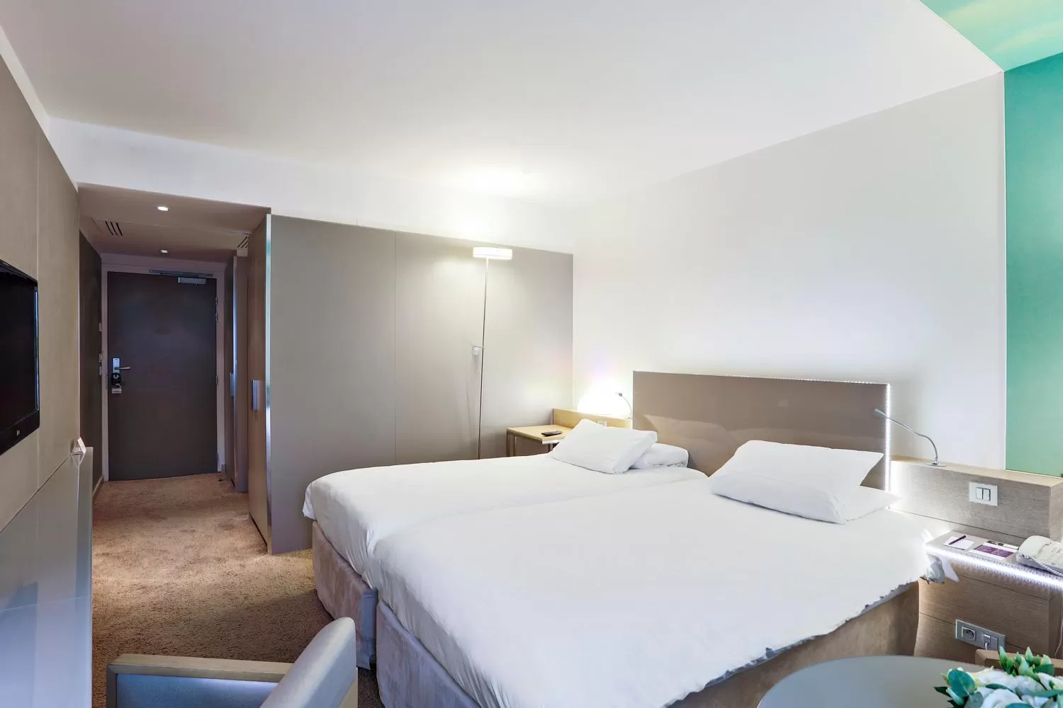 Staff, Bed in Mercure Paris Vaugirard Porte De Versailles