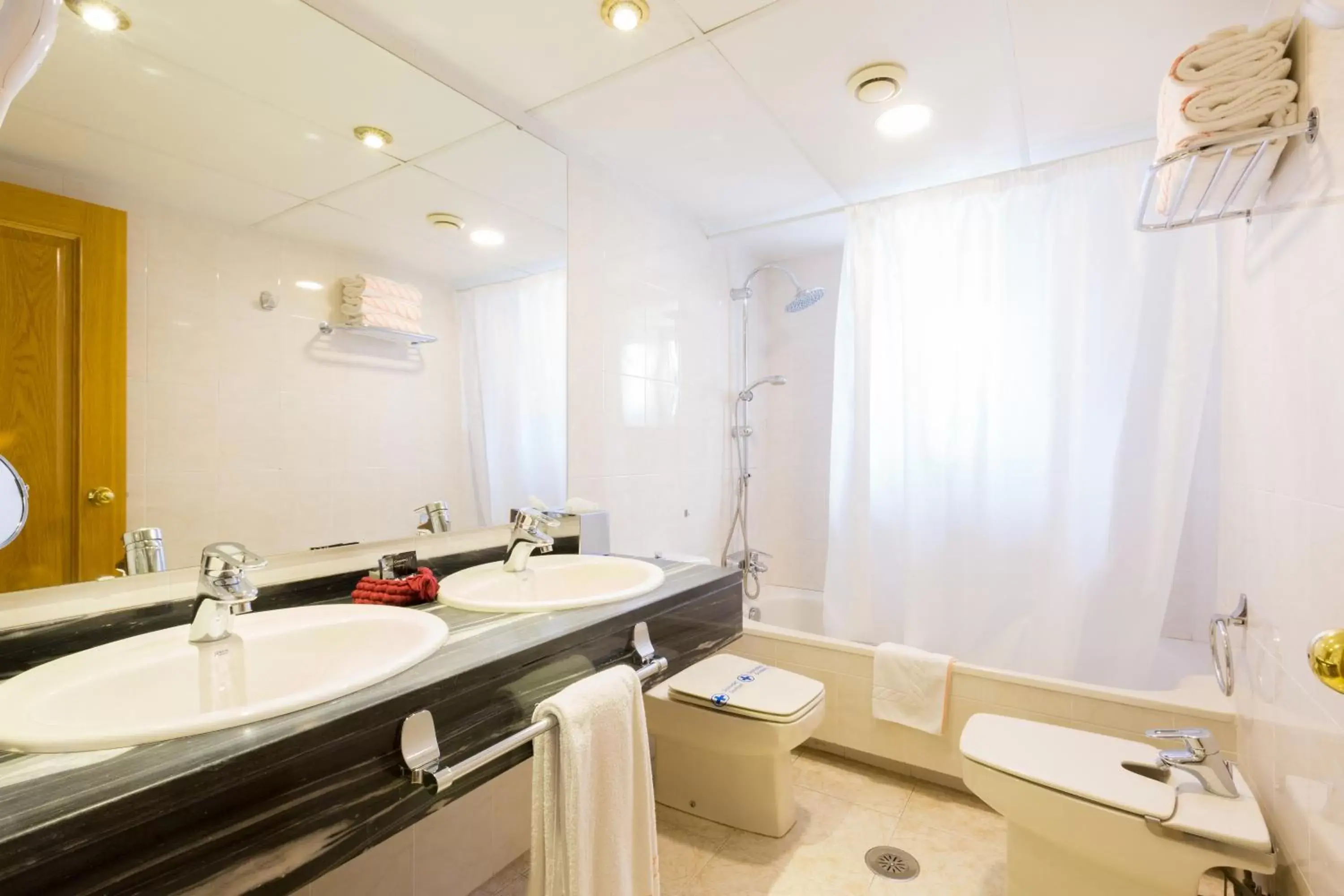 Bathroom in Hotel Eth Solan & SPA