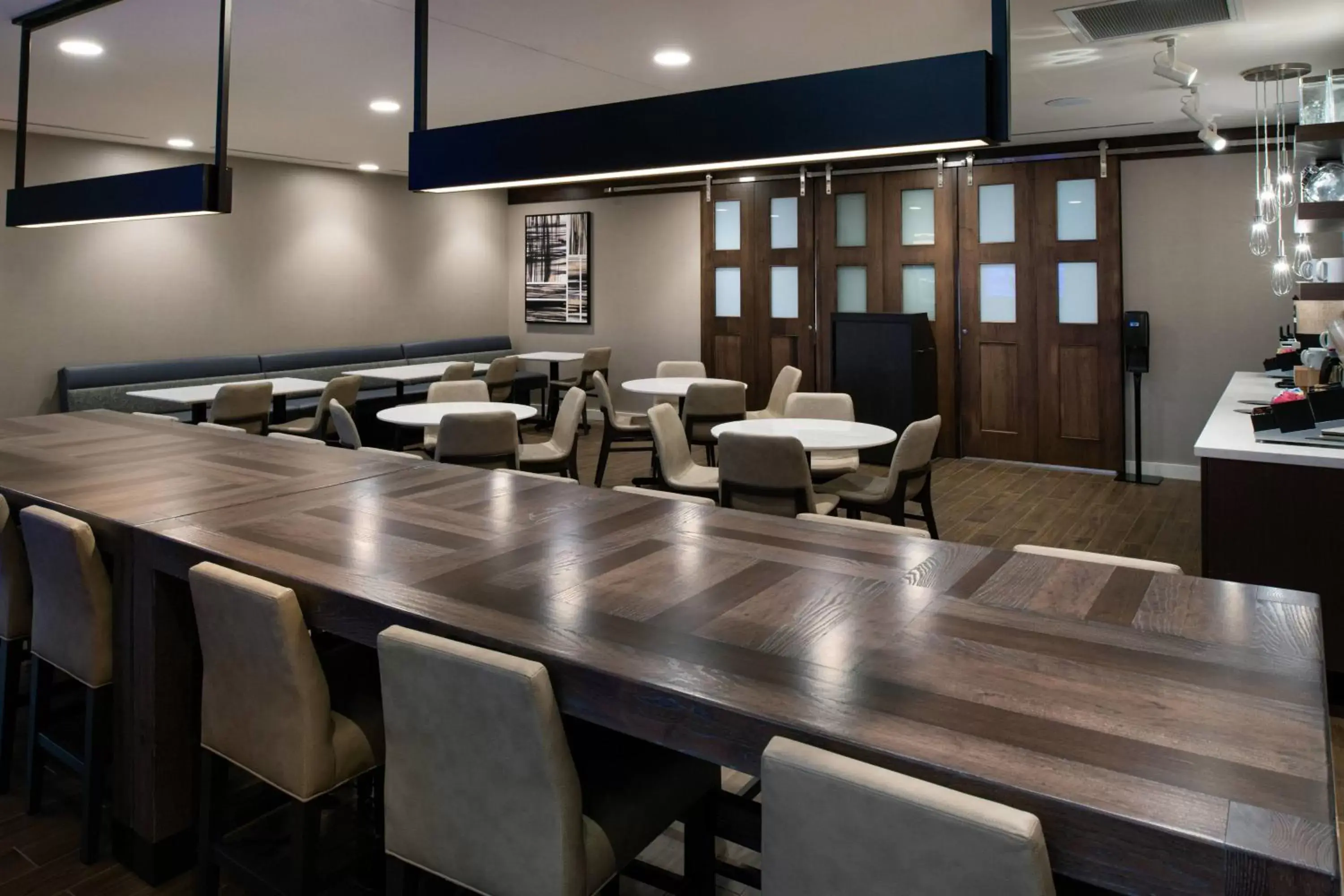 Restaurant/places to eat in Residence Inn by Marriott St Louis Chesterfield