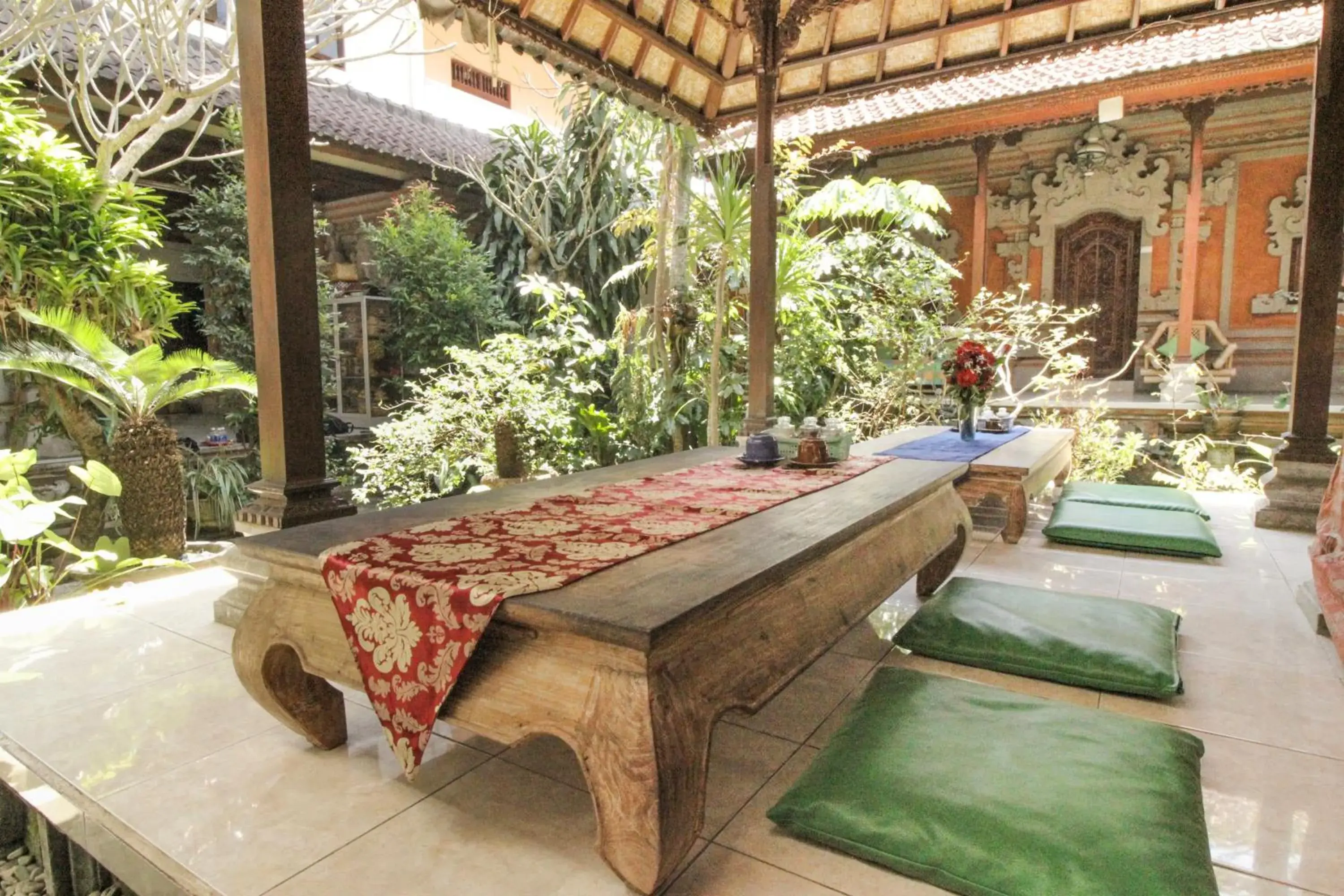 Restaurant/places to eat in Aurora House Ubud