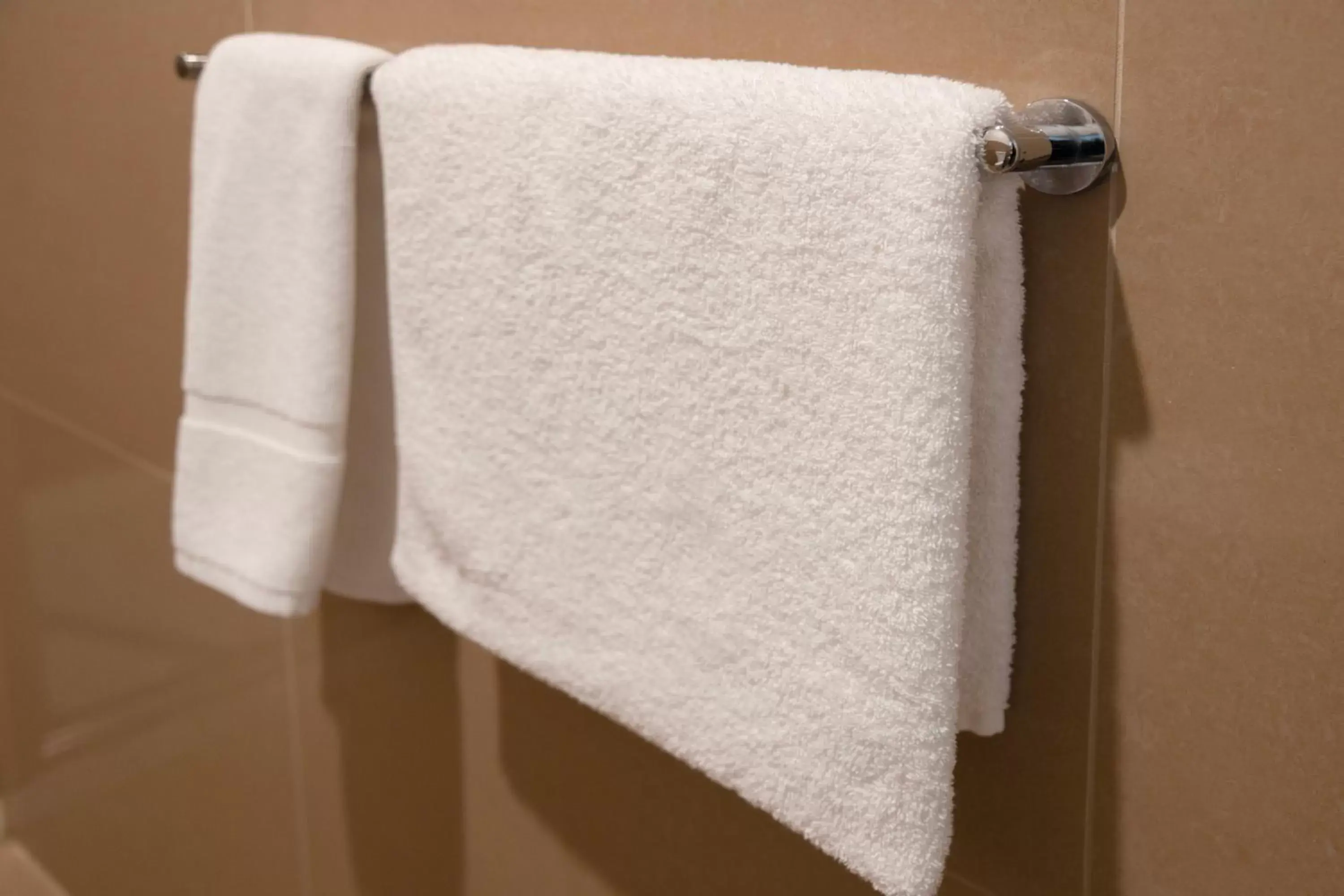 towels, Bathroom in Bairnsdale International