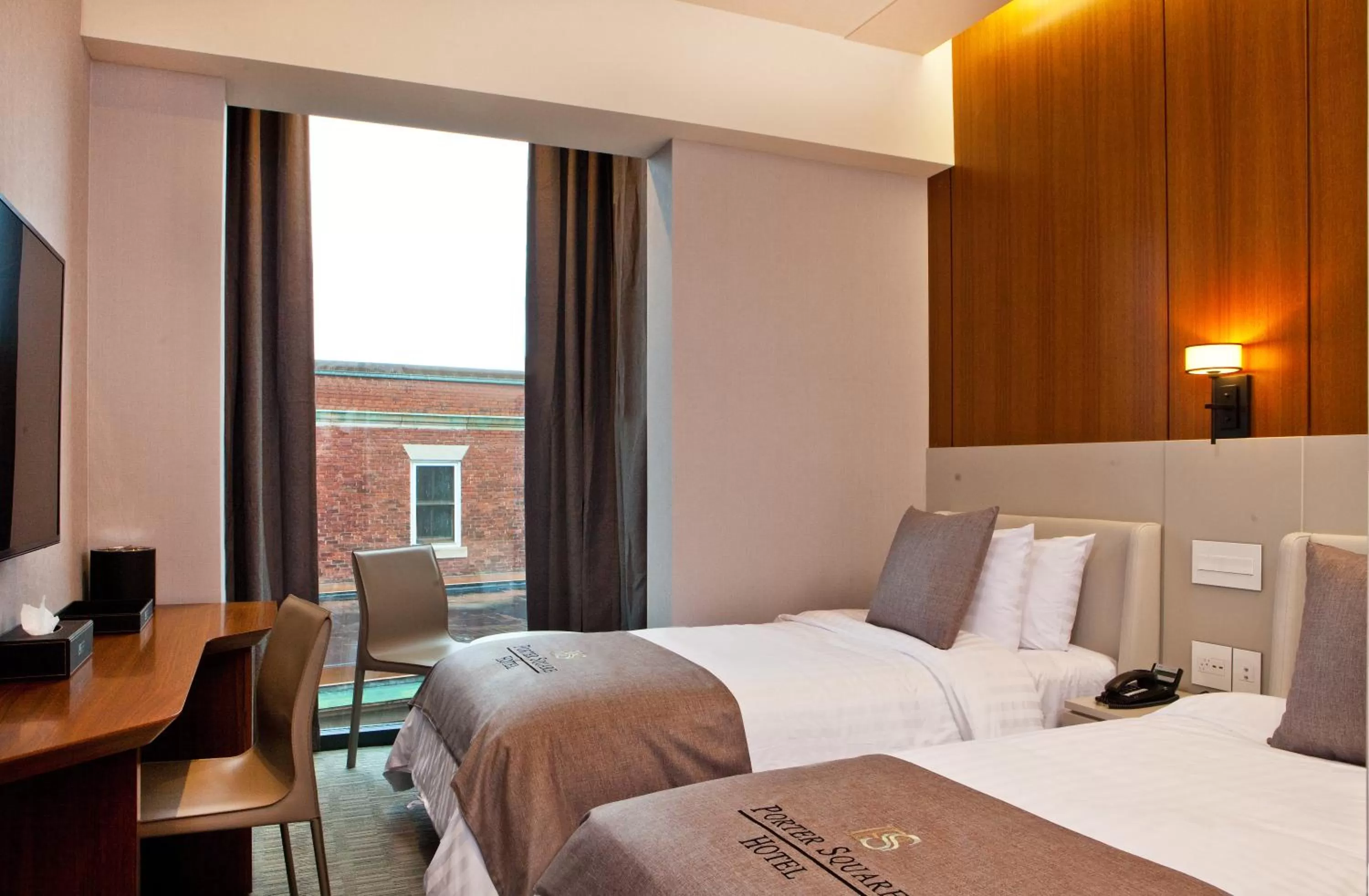 Bedroom, Bed in Porter Square Hotel