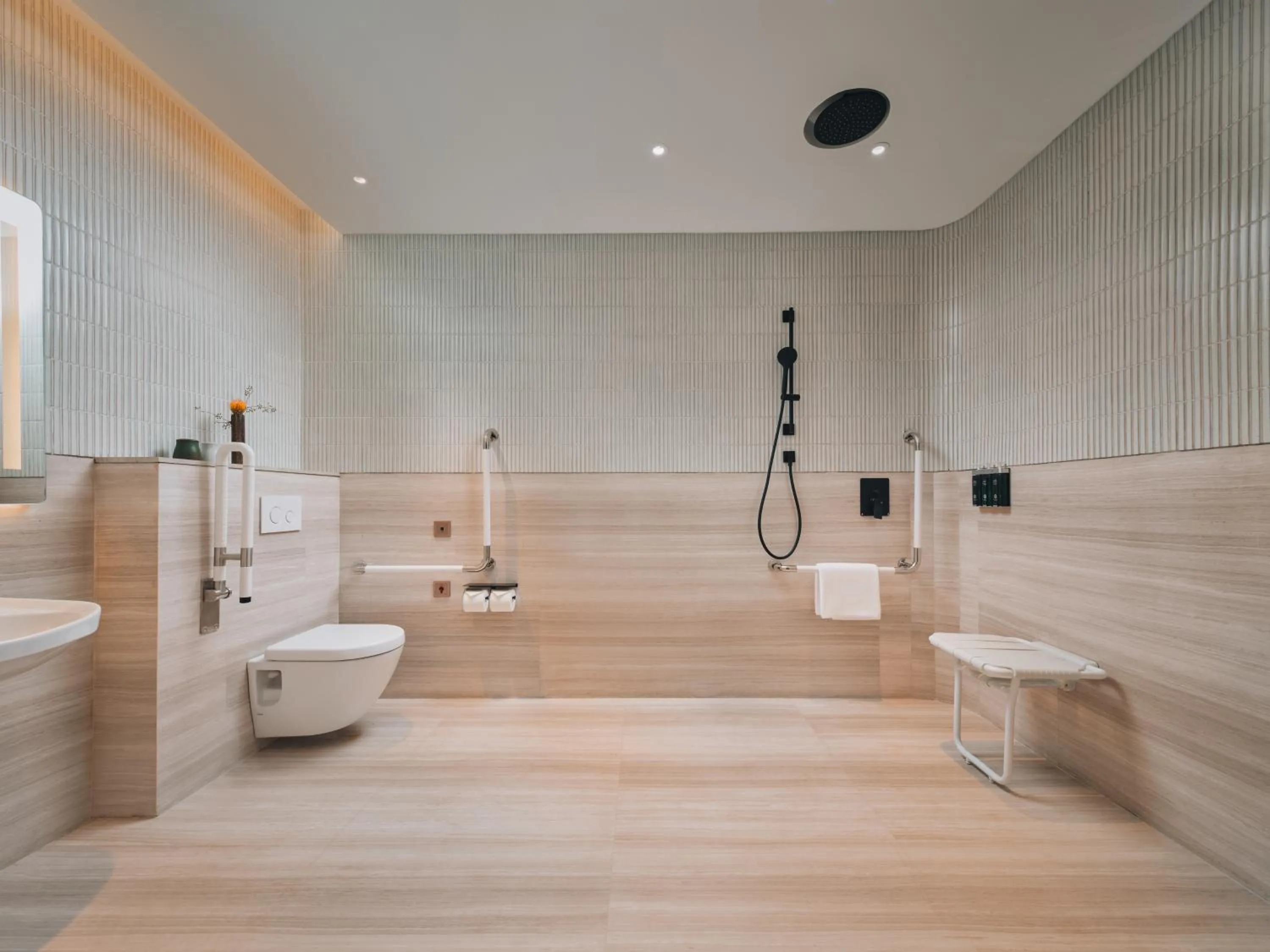 Toilet in Hotel Indigo Hangzhou Uptown