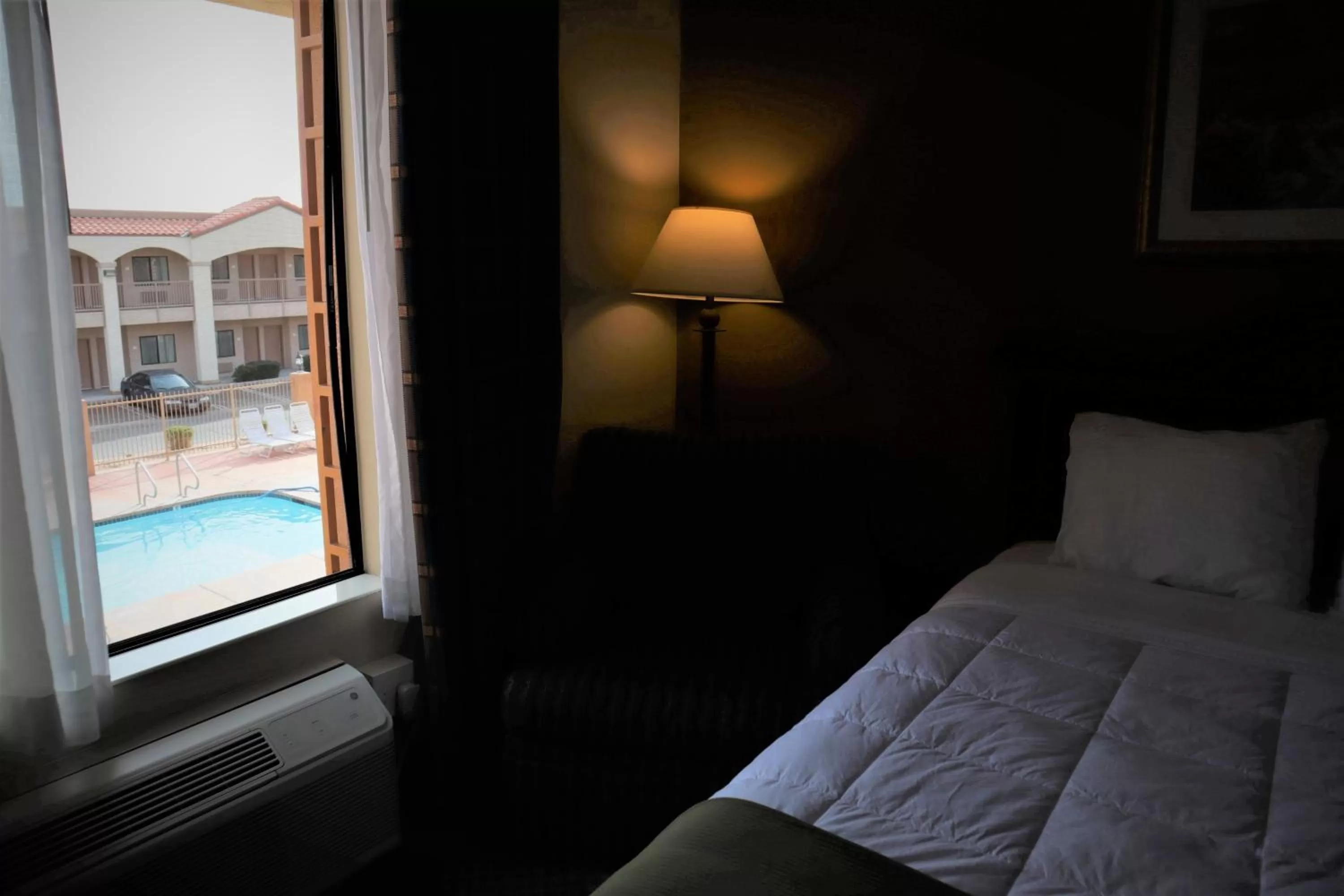 Bed in Oasis Inn & Suites 29 Palms Hotel Joshua Tree National Park