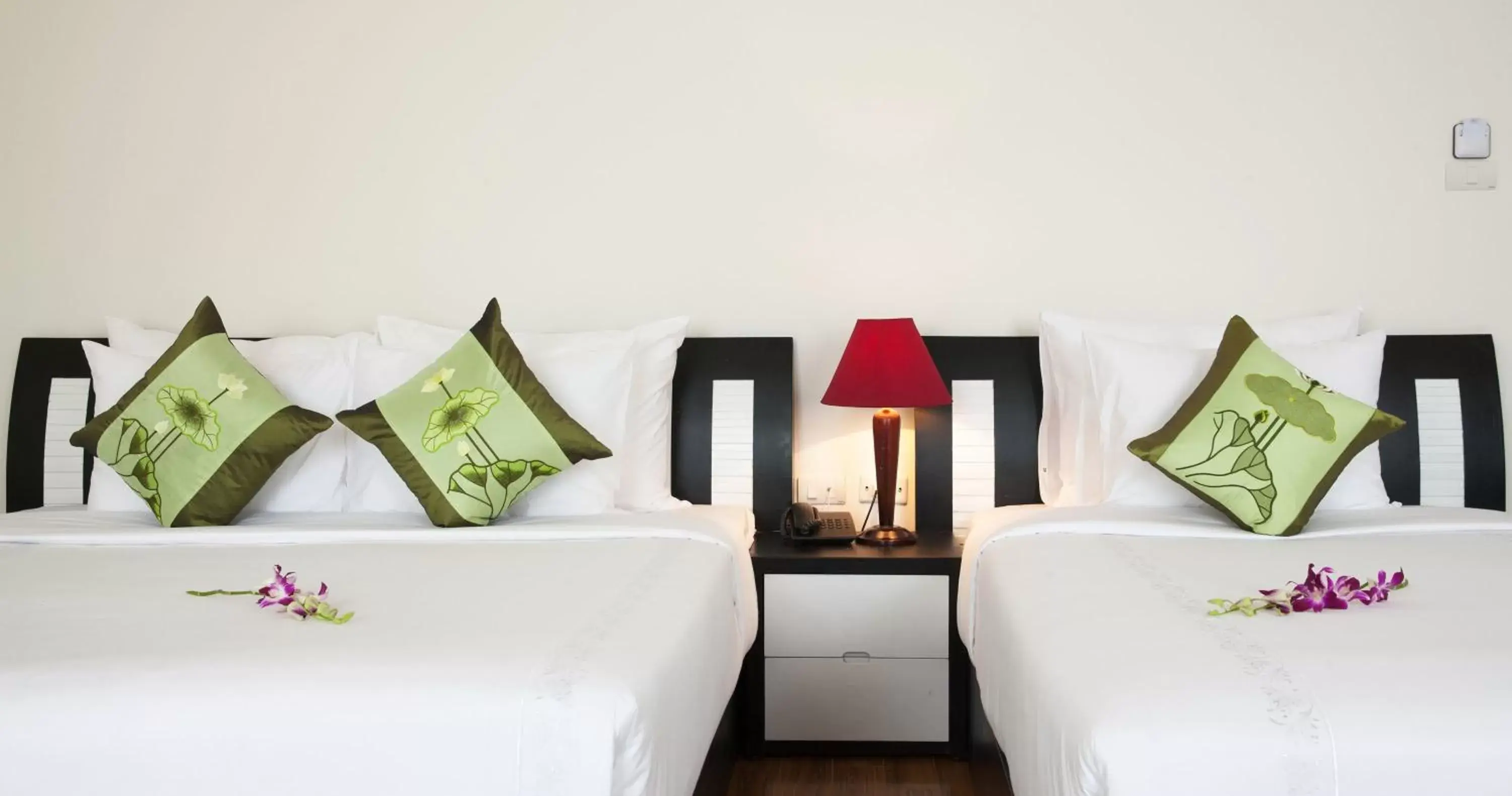 bunk bed, Bed in Serenity Villa Hotel