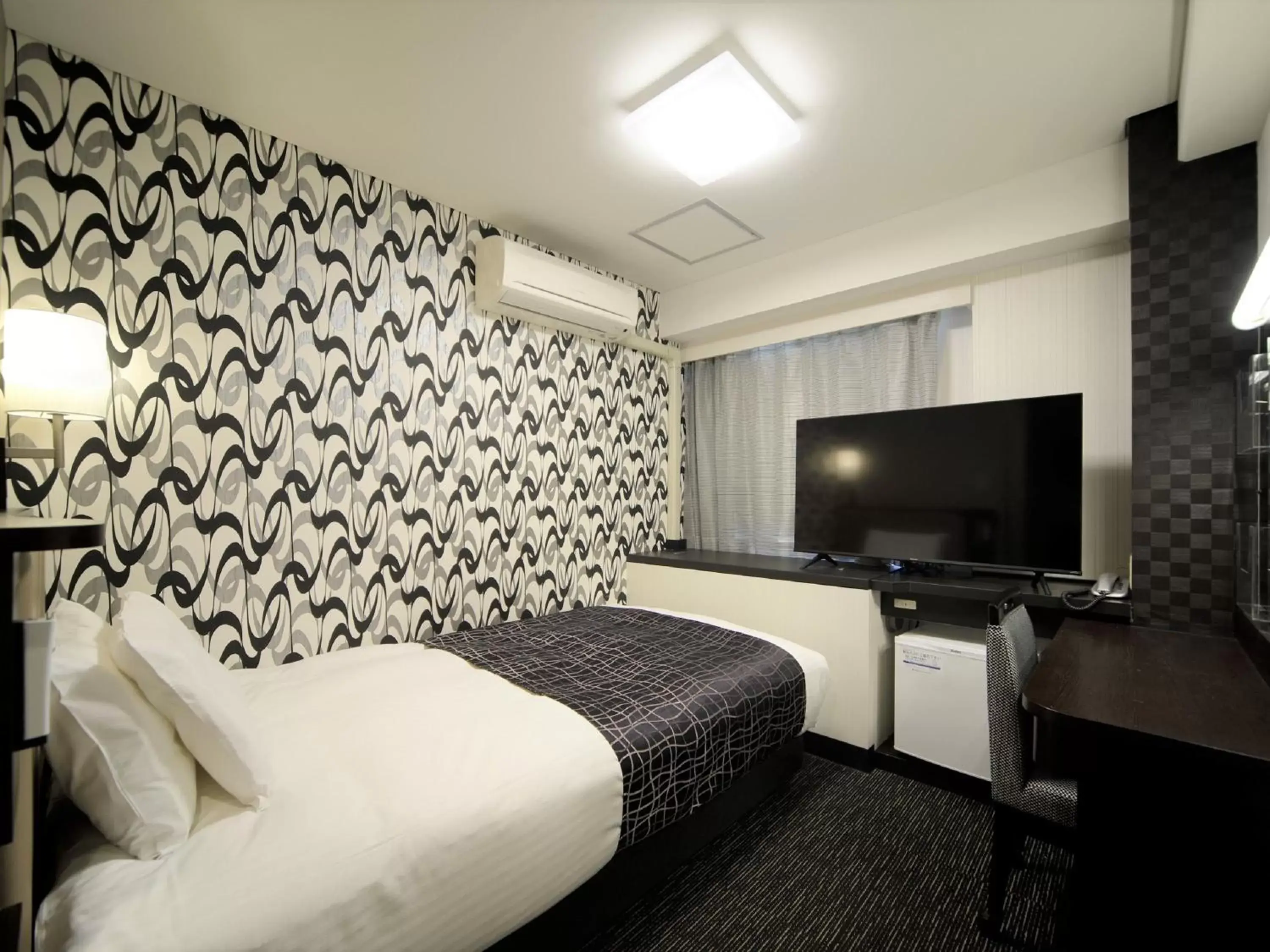 Photo of the whole room, Bed in APA Hotel Kumamoto Sakuramachi Bus Terminal Minami