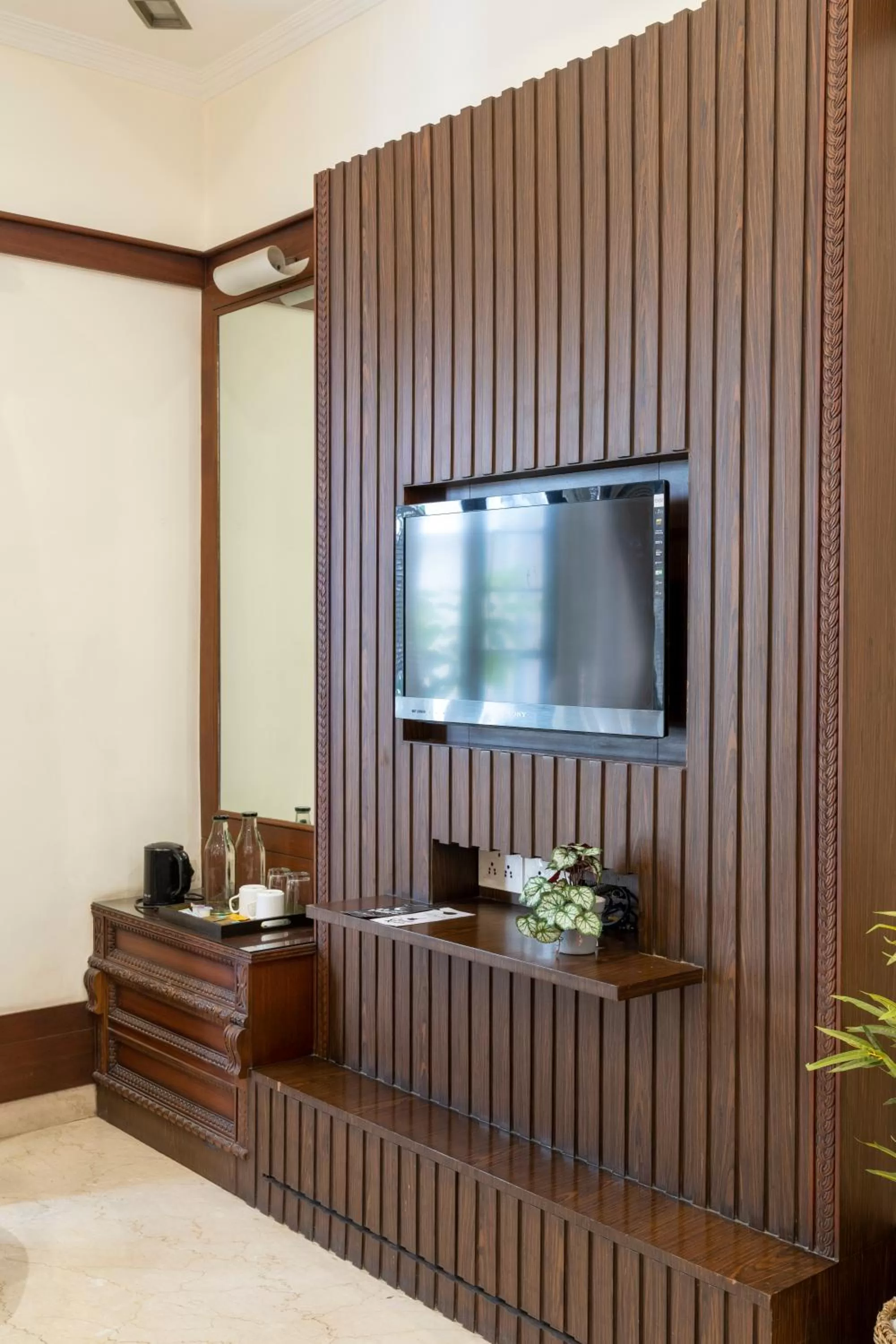 TV and multimedia in The Moira - Bed and Breakfast