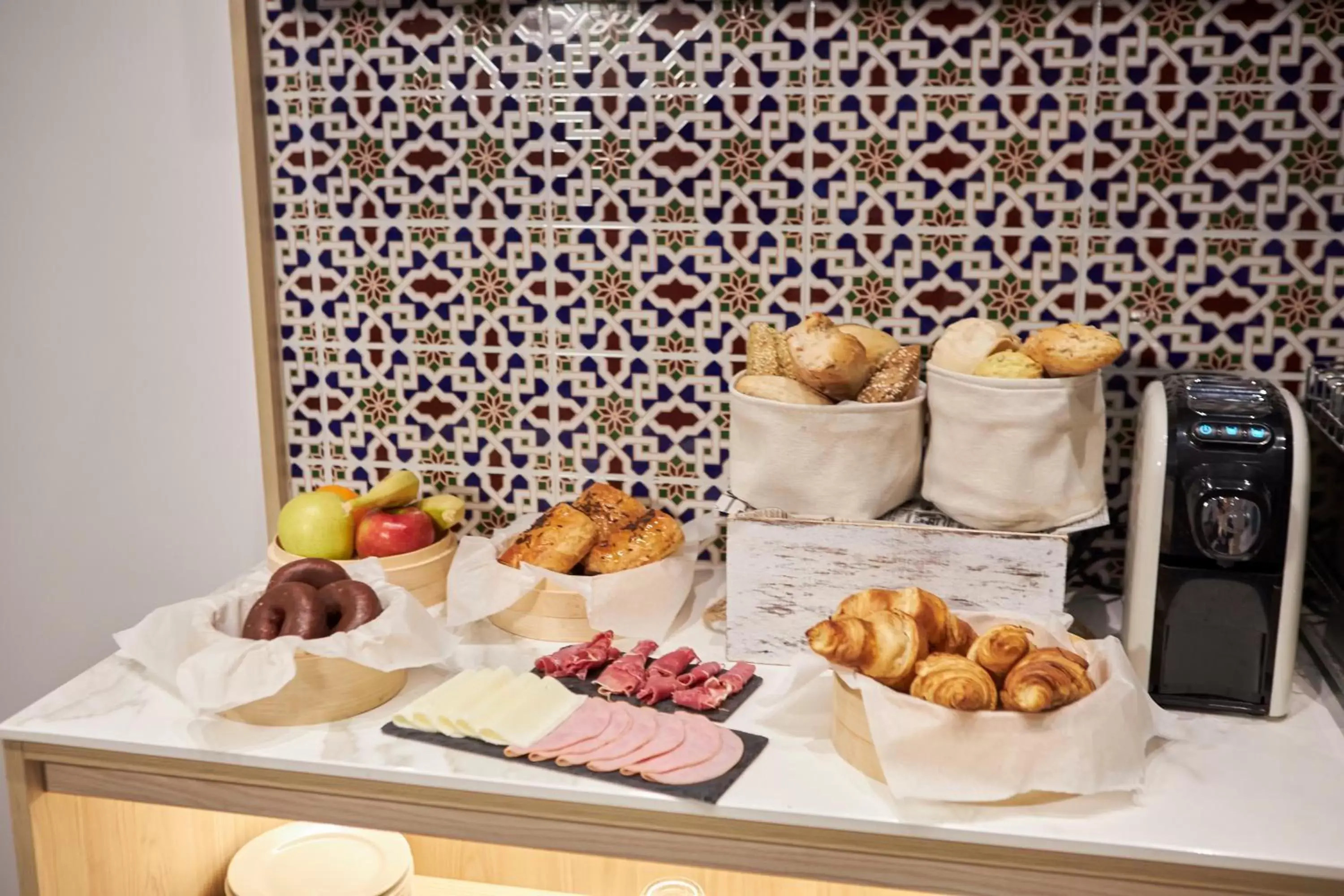 Area and facilities, Breakfast in U-Sense Sevilla Centro